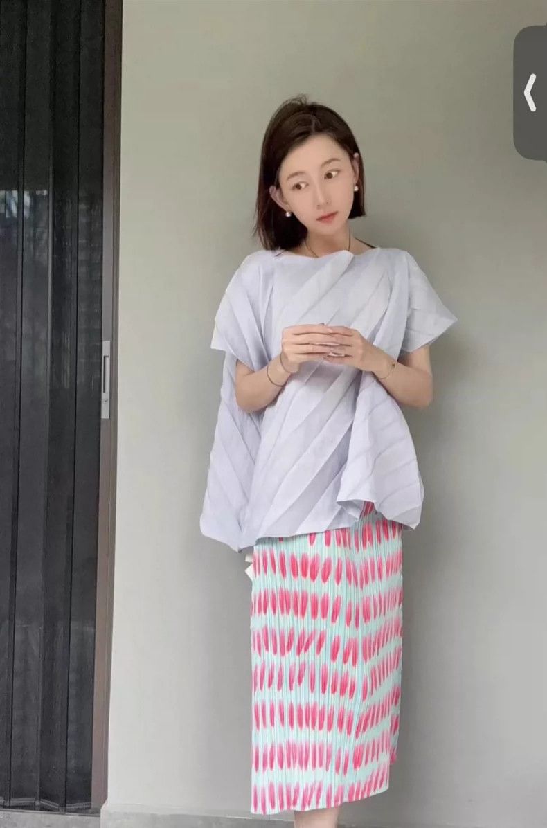 Issey Miyake Issey Miyake size:2 Feather skirt Size 42" / US 20 - 7 Thumbnail