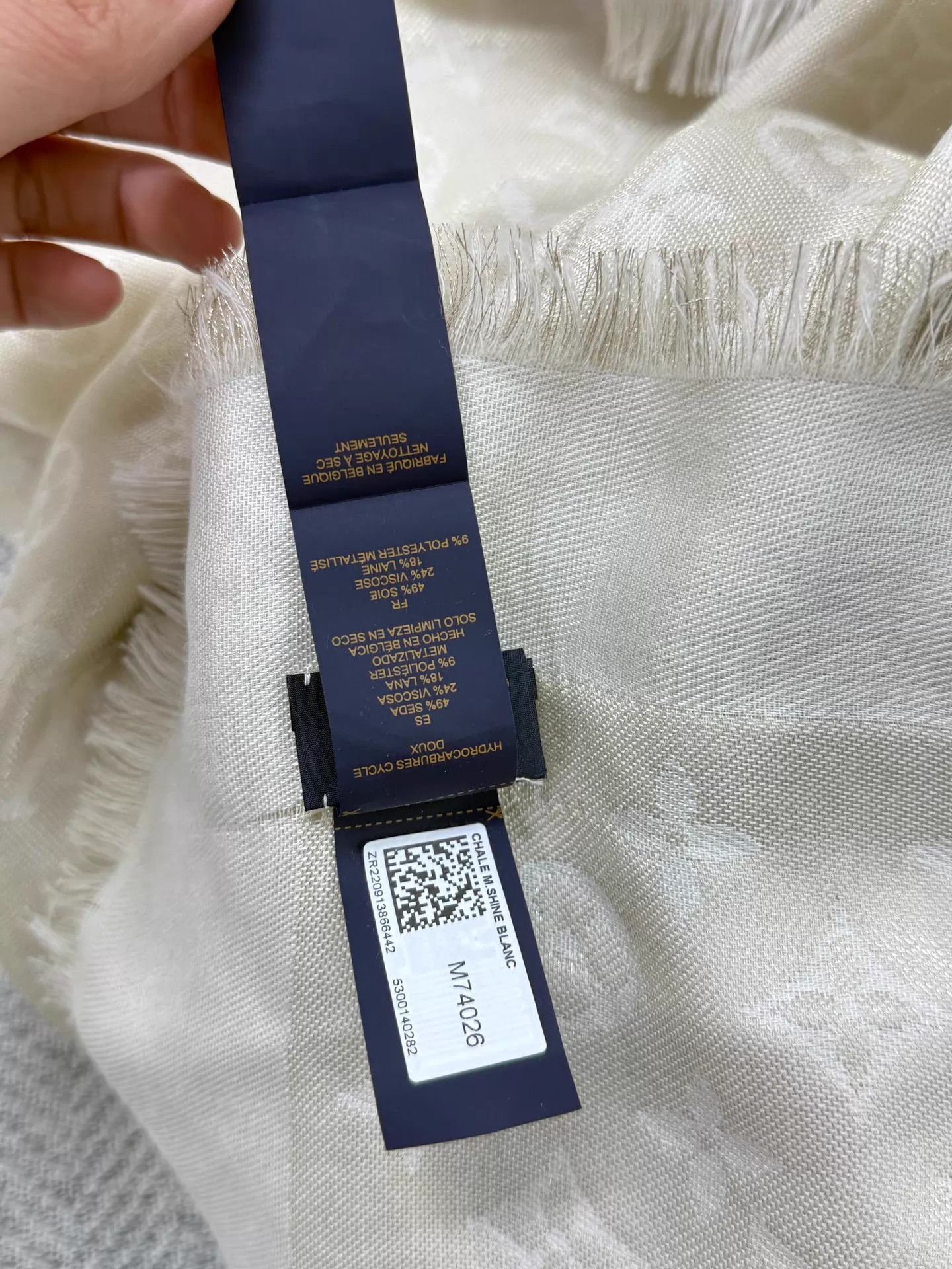 Louis Vuitton Louis Vuitton White Monogram Large Scarf New Size ONE SIZE - 6 Thumbnail