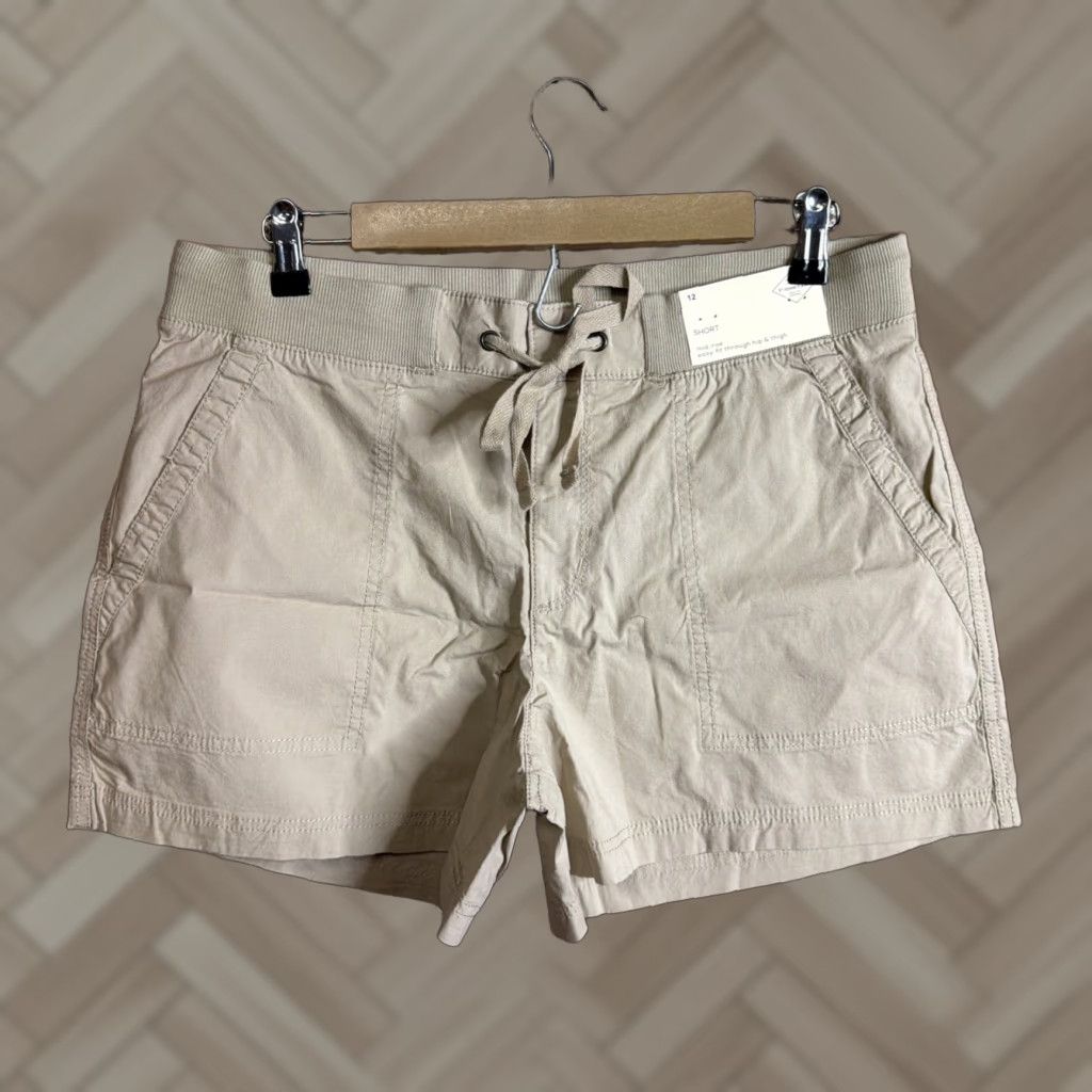 Vintage NWT St John’s Bay Shorts Mid Rise Short 12 Beige Womens Cotton Blend Flat Front Button/Zip 5 in Inseam Casual Slimming Beige Womens Shorts Regular Size 34" / US 12 / IT 48 - 1 Thumbnail