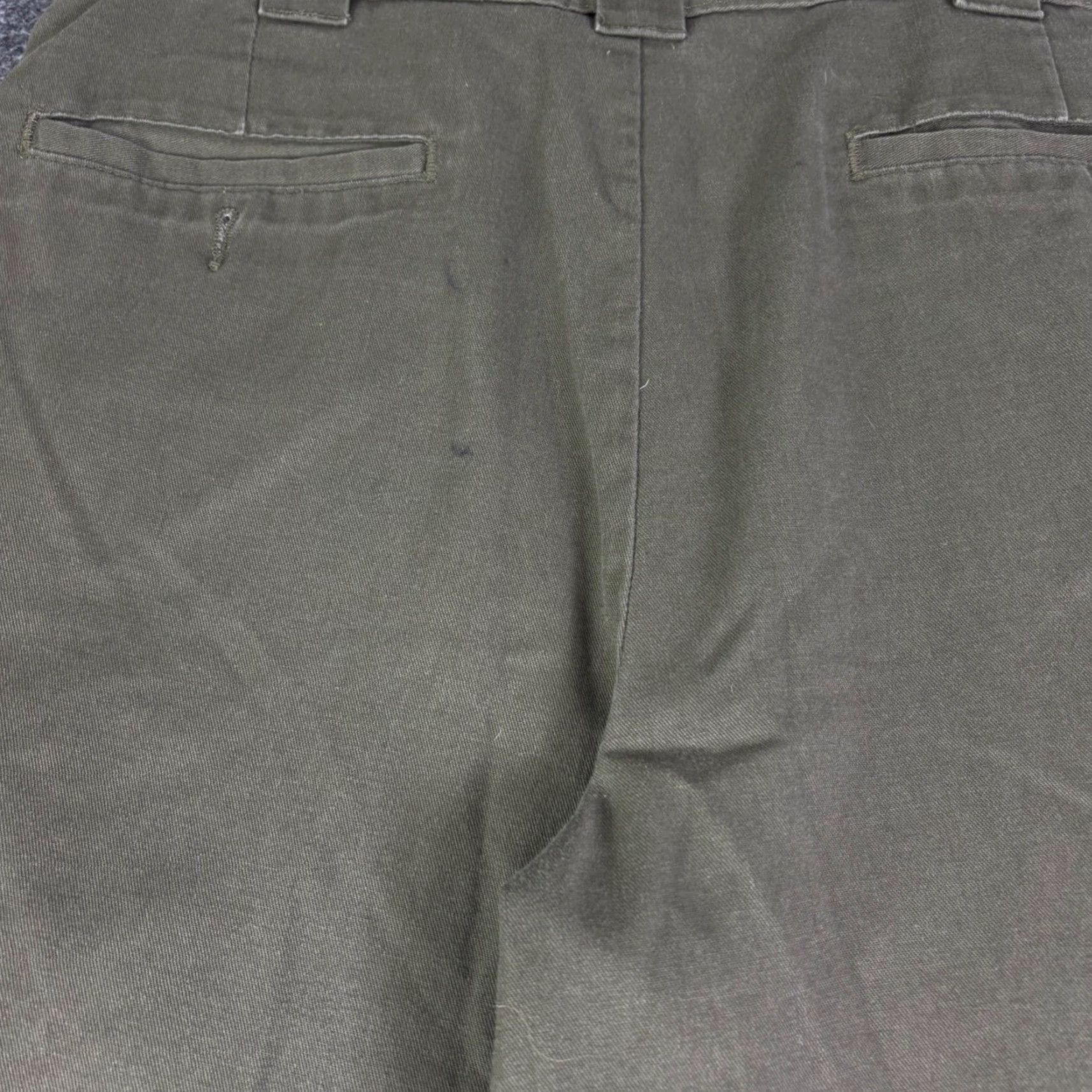 Dickies Dickies Cargo Shorts Olive Green Relaxed Fit Workwear Twill Size 35 Men Casual Shorts Cargo Pocket 80s Style Size US 35 - 7 Thumbnail