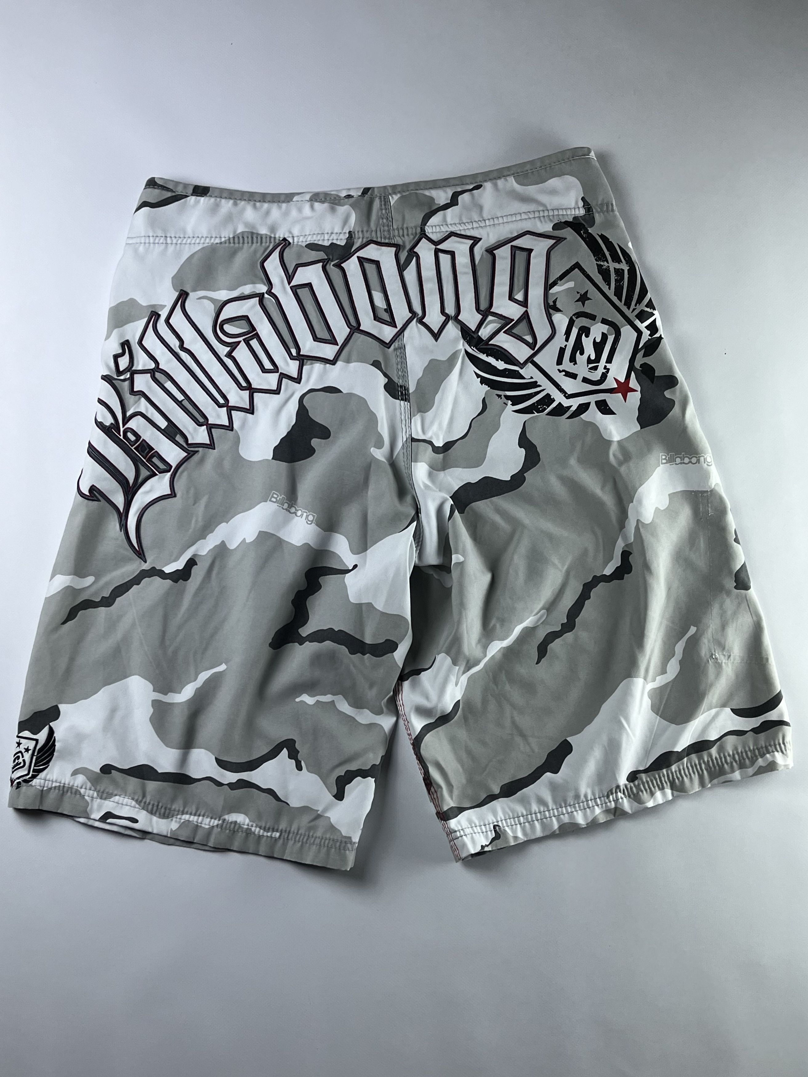 Billabong × Ed Hardy BAGGY! Billabong Vintage Camo Big Logo Shorts Size US 36 / EU 52 - 1 Thumbnail