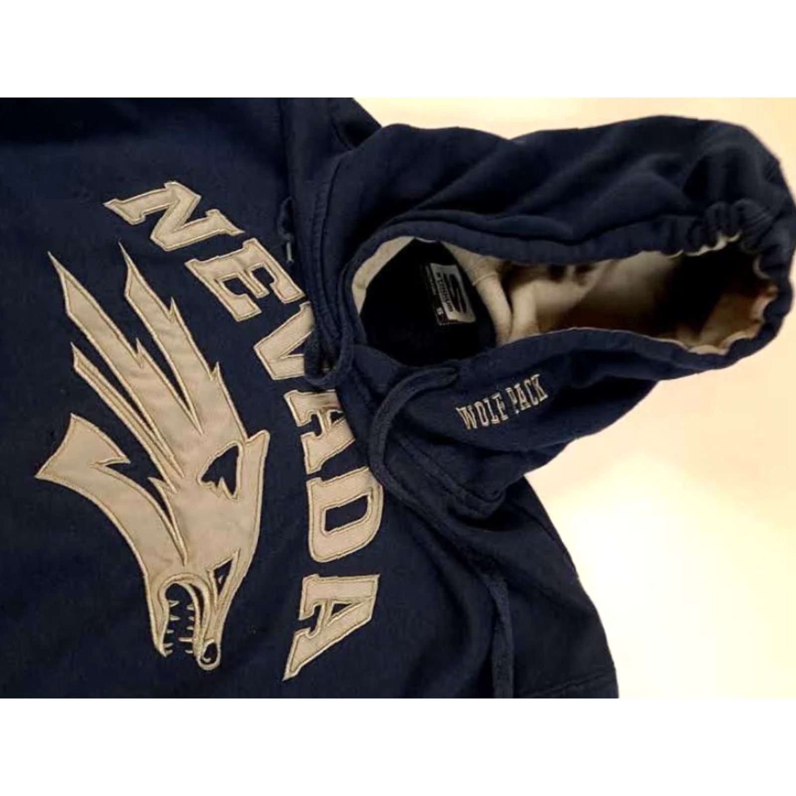 Vintage VINTAGE Stadium Nevada Wolf Pack Stitched Pullover Sweatshirt Hooded Gray Small Men Sports Logo Stadium Hoodie Pullover Mens XS? Size US S / EU 44-46 / 1 - 3 Thumbnail