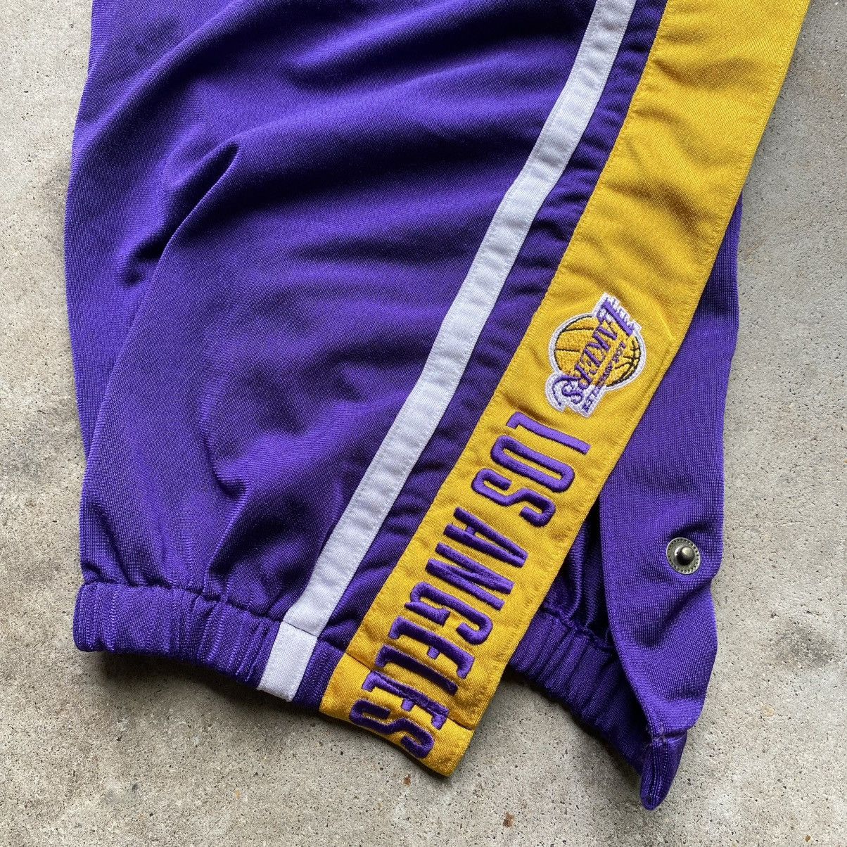 Nike vintage Y2K NIKE LA LAKERS NBA Break Away Kobe sweatpants Size US 36 / EU 52 - 2 Thumbnail