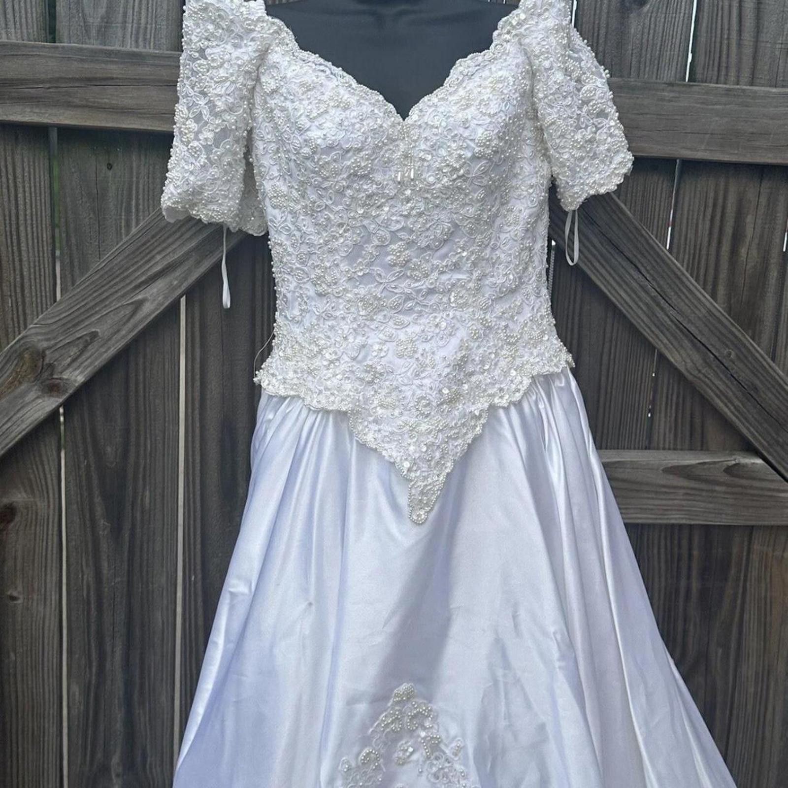Marithe + Francois Girbaud White lace vintage wedding dress with beaded Size M / US 6-8 / IT 42-44 - 2 Thumbnail