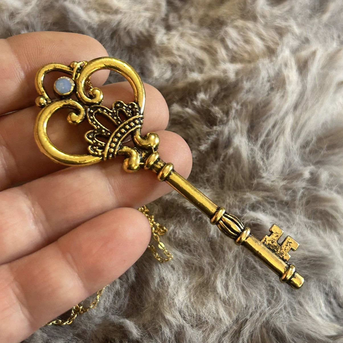 Vintage Vintage fancy crown faux opal gold skeleton key necklace Size ONE SIZE - 7 Thumbnail