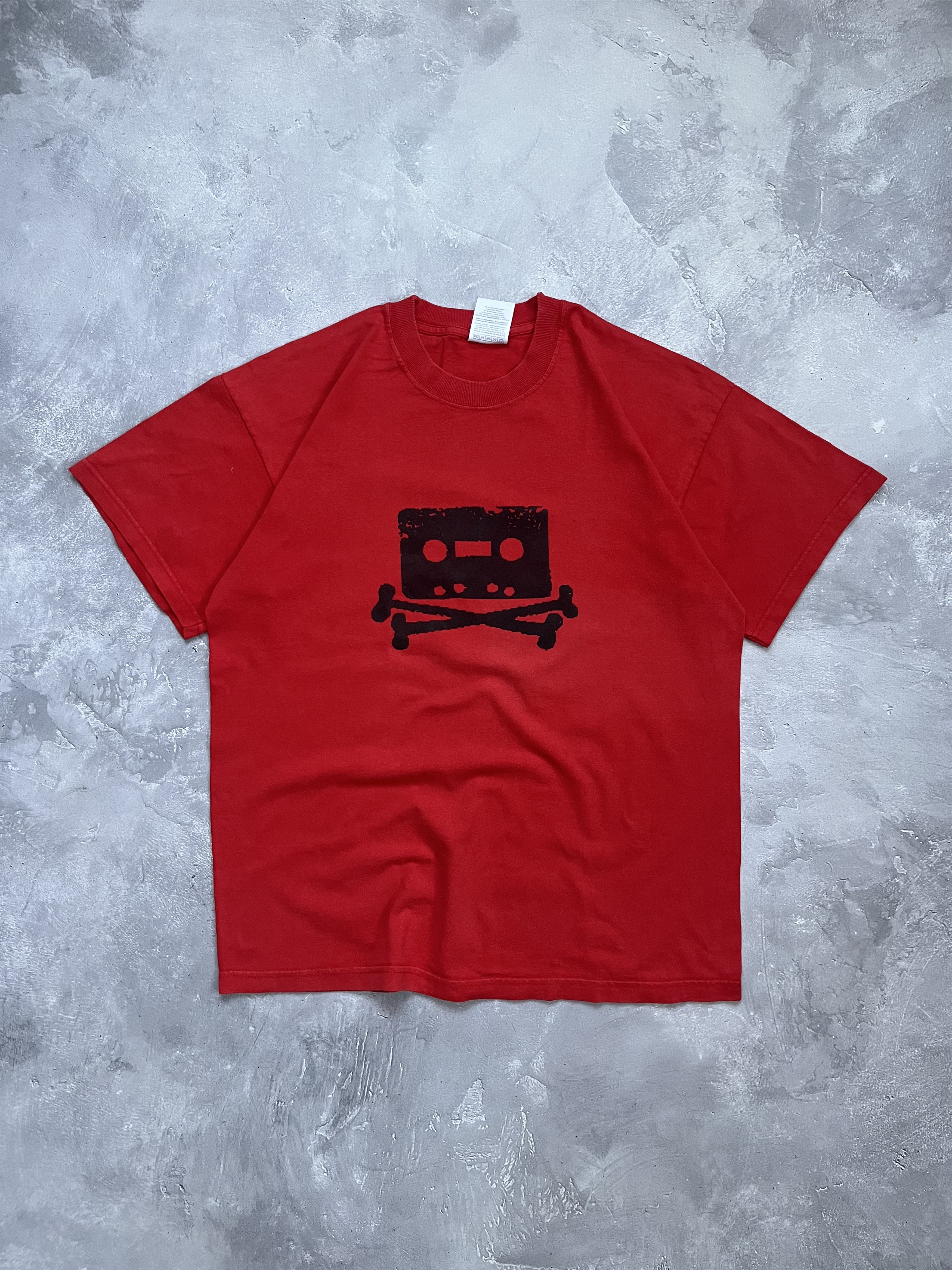 Band Tees Vintage Pirate Cassette Tape Skull and Crossbones T-Shirt Size US L / EU 52-54 / 3 - 1 Thumbnail
