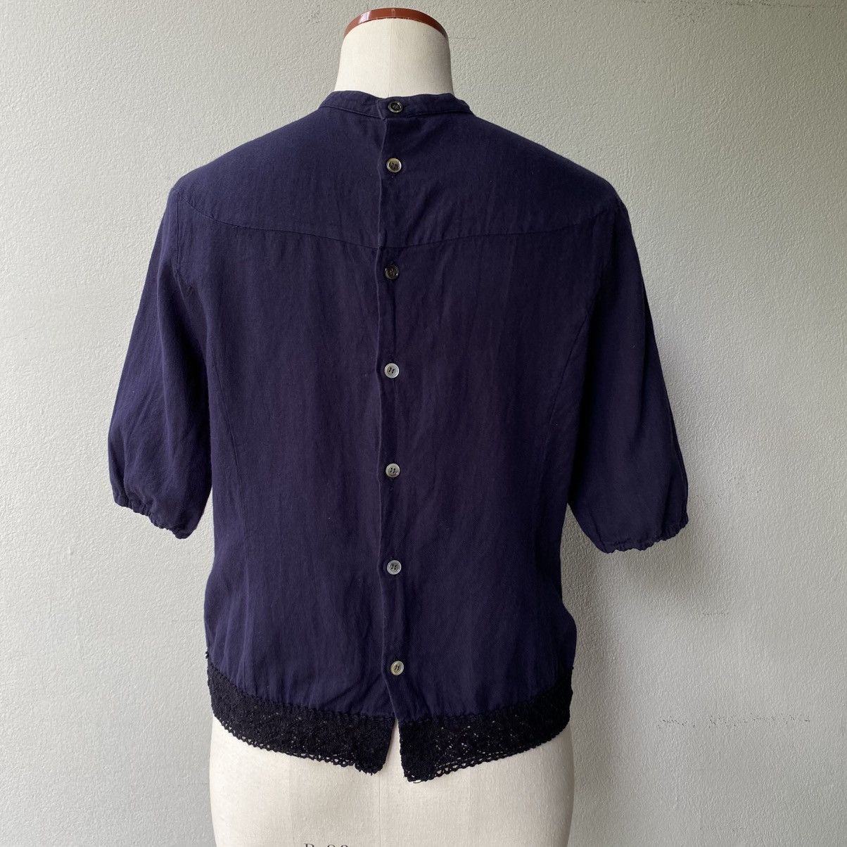 Issey Miyake I.S. Dark Navy Back Button Blouse with Lace Hem Size M / US 6-8 / IT 42-44 - 3 Thumbnail