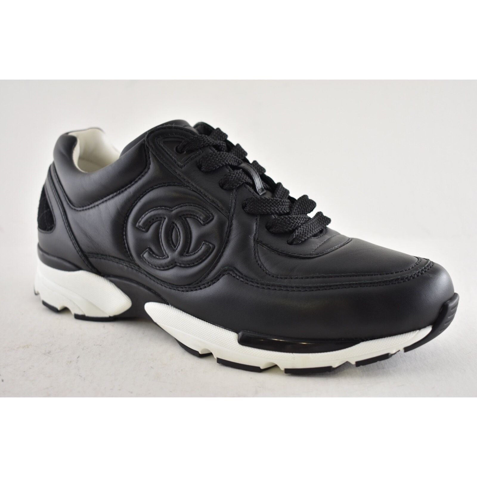 Chanel Chanel Calfskin Leather White CC Logo Flat Runner Sneaker 38 Size US 8 / IT 38 - 4 Thumbnail
