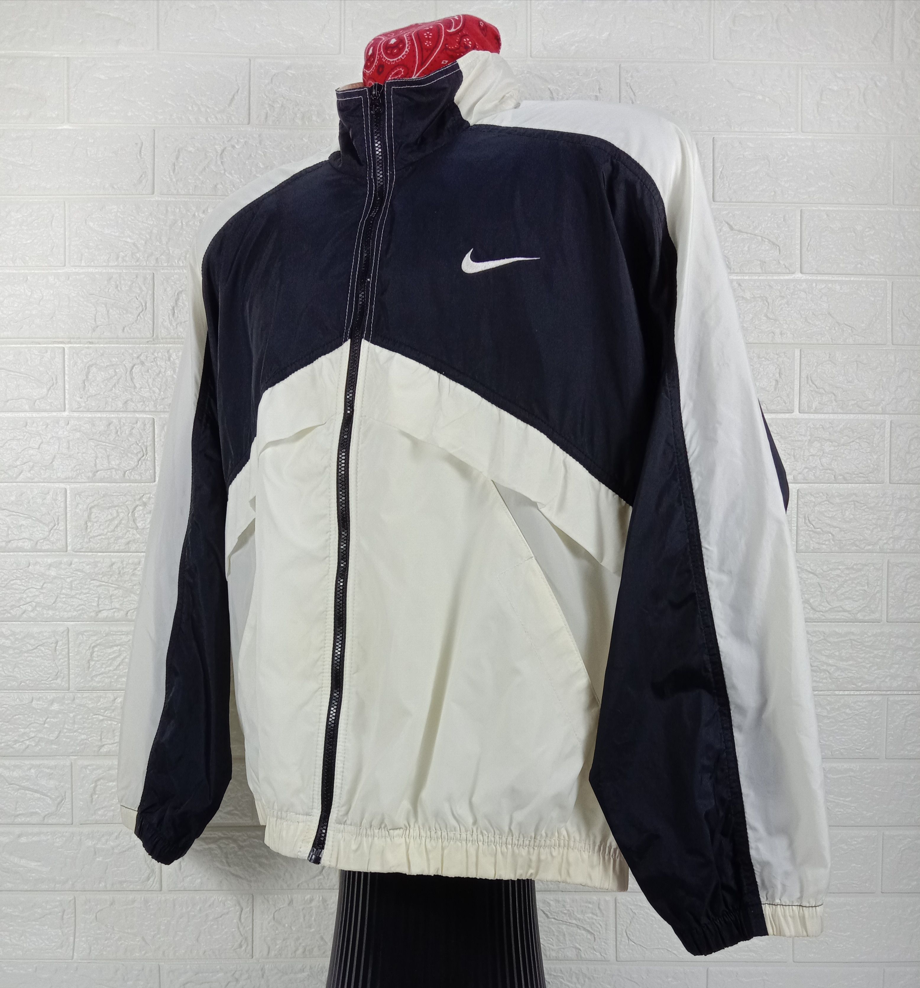 Nike Vintage Nike Big Swoosh Windbreaker Size US L / EU 52-54 / 3 - 4 Thumbnail