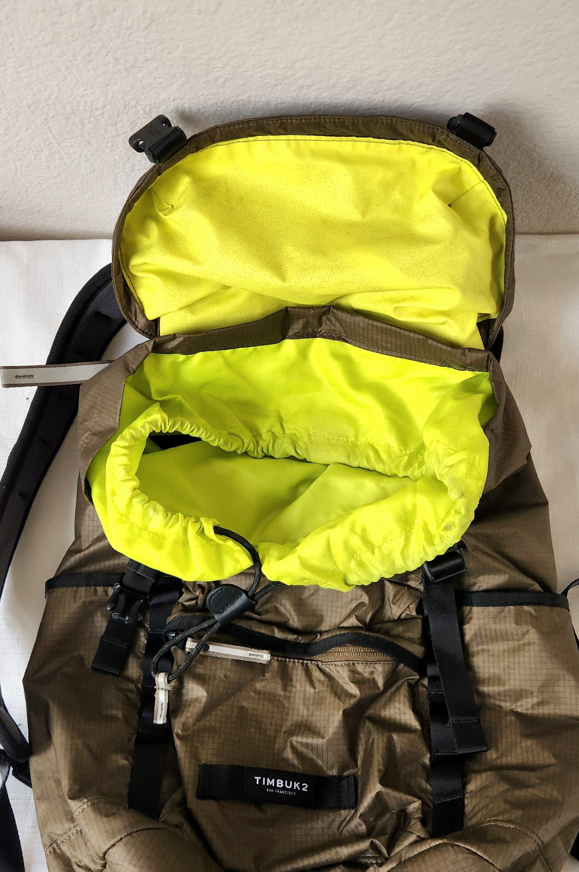 Timbuk2 TIMBUK2 Lug Launch Pack Olive Color w/ line green Lining Size ONE SIZE - 5 Thumbnail