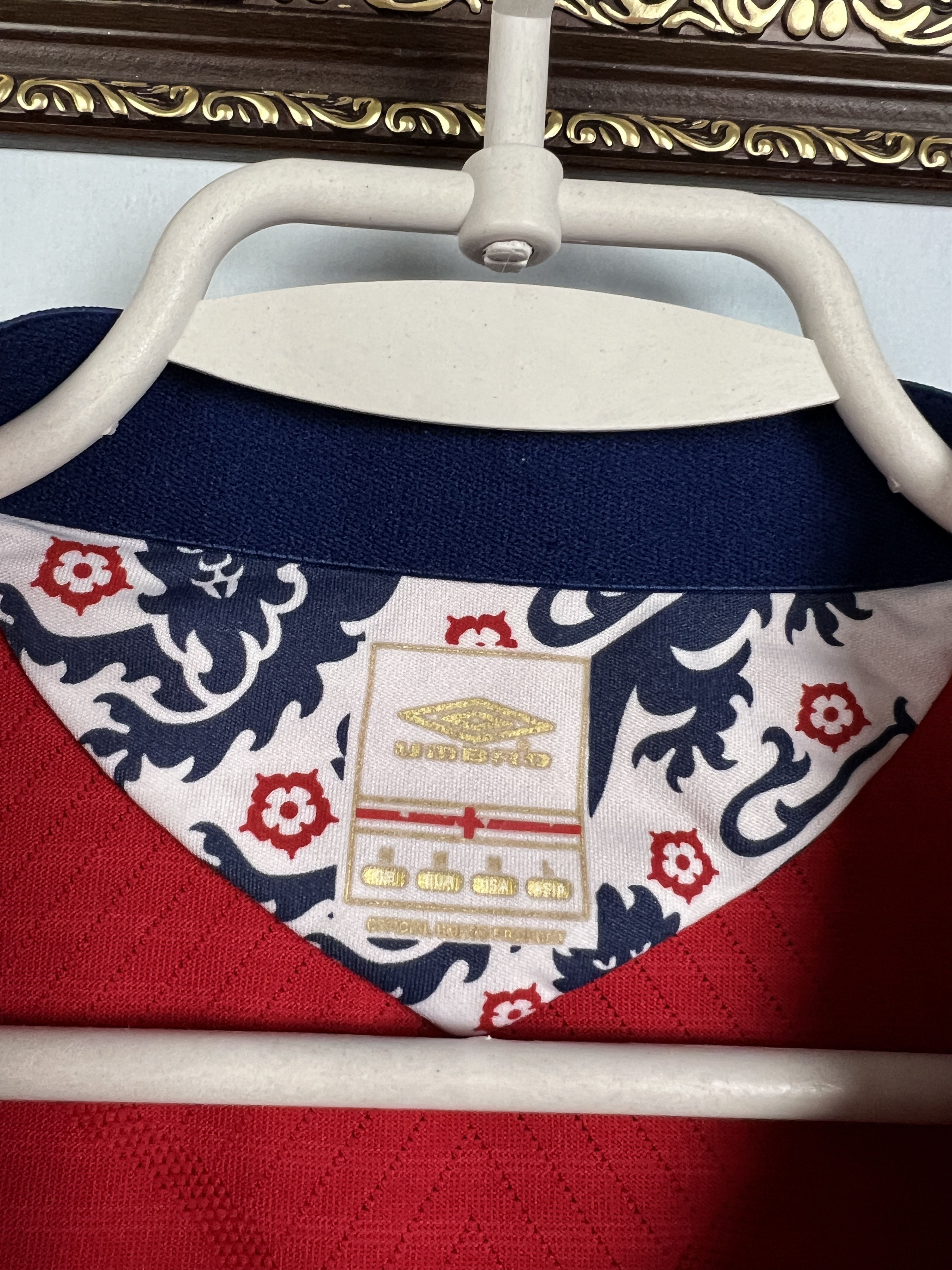 Umbro England Away football shirt Soccer National Jersey Trikot Size US M / EU 48-50 / 2 - 6 Thumbnail