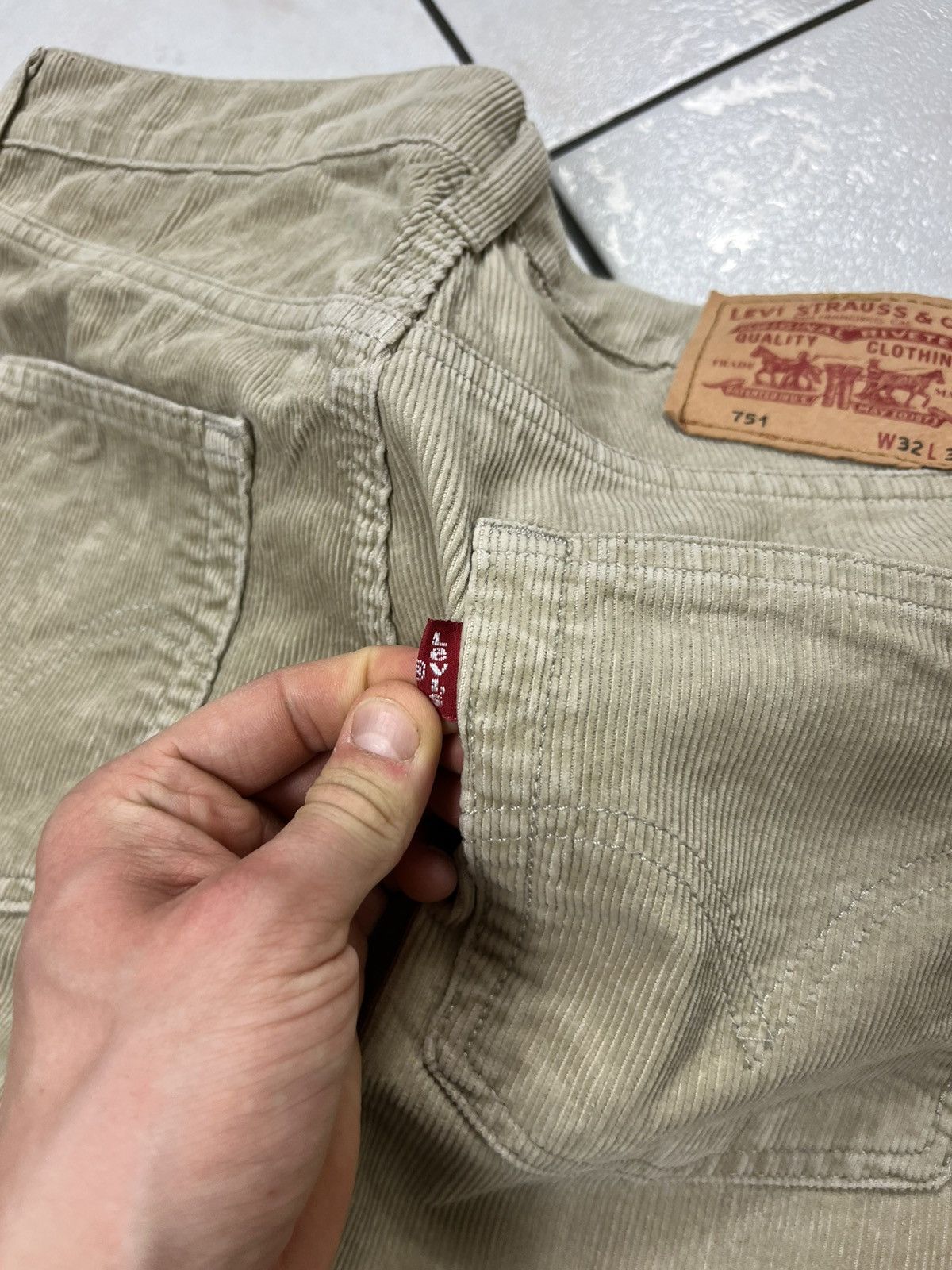 Levi's × Vintage Vintage Levi’s 751 corduroy velvet regular pants trousers Size US 32 / EU 48 - 19 Thumbnail