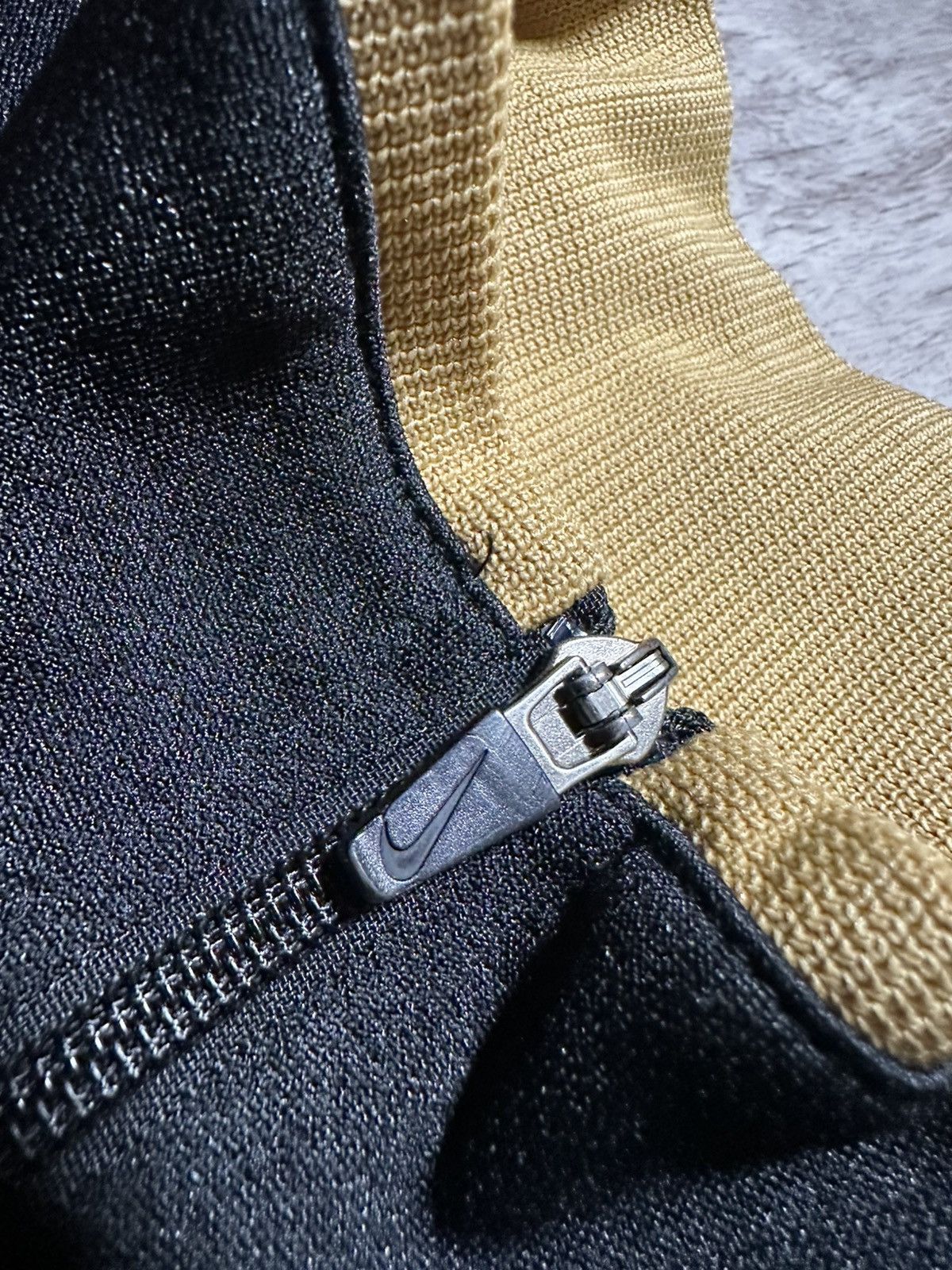Nike Vintage Nike Track Top Jacket Gold Logo Drill y2k Size US L / EU 52-54 / 3 - 5 Thumbnail