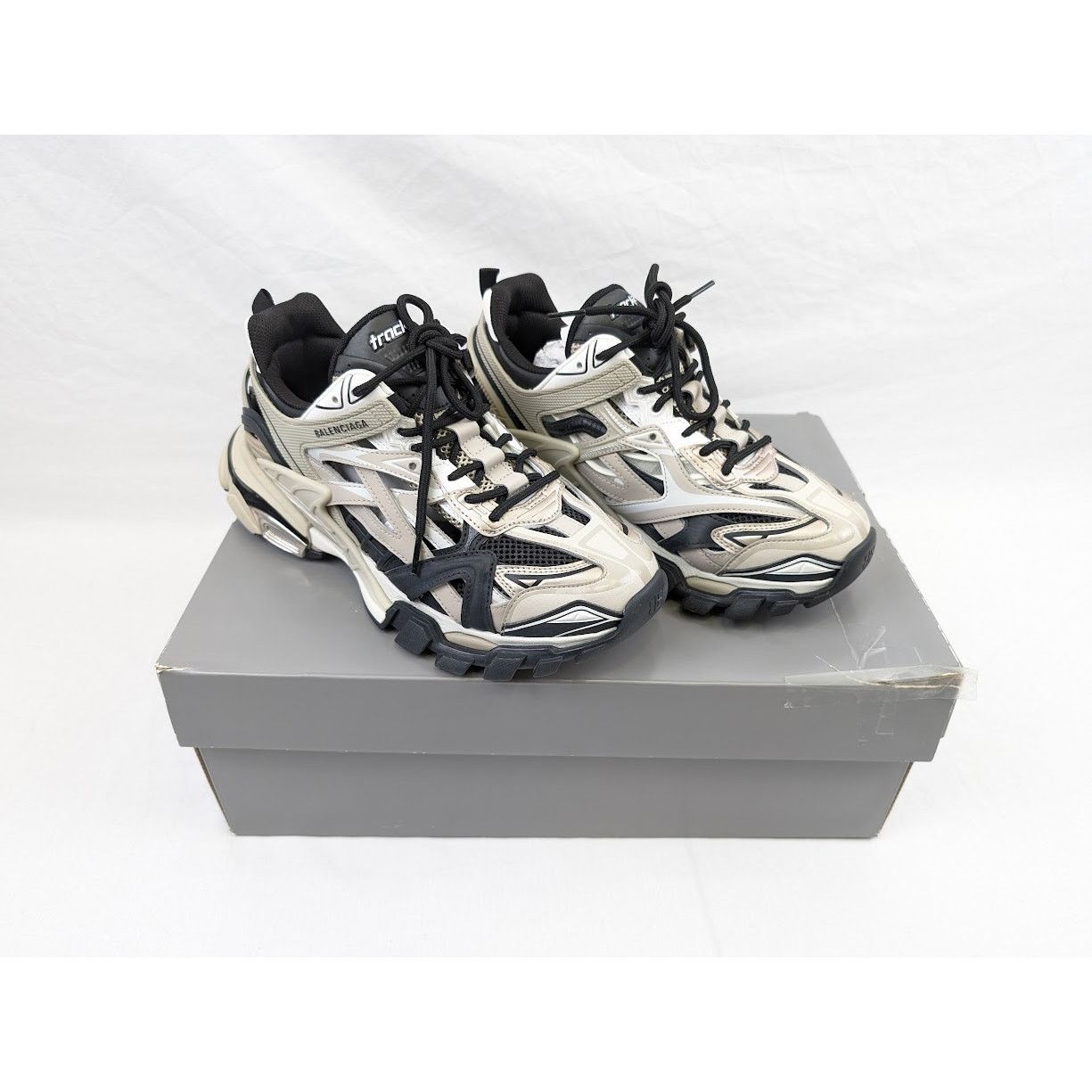 Balenciaga o1rshd1 Rubber Track.2 Open Low-Top Sneakers in Beige/Black Size US 7 / EU 40 - 22 Thumbnail