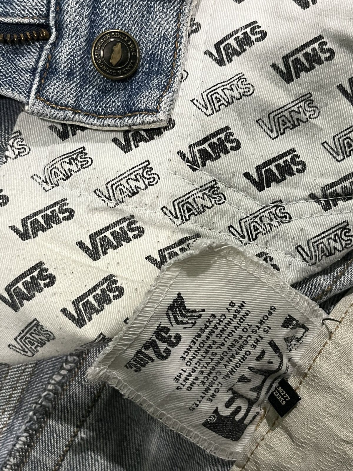 Vans × Vintage Vintage Y2K Vans Trashed Light Blue Classic Fit Jeans Size US 32 / EU 48 - 13 Thumbnail