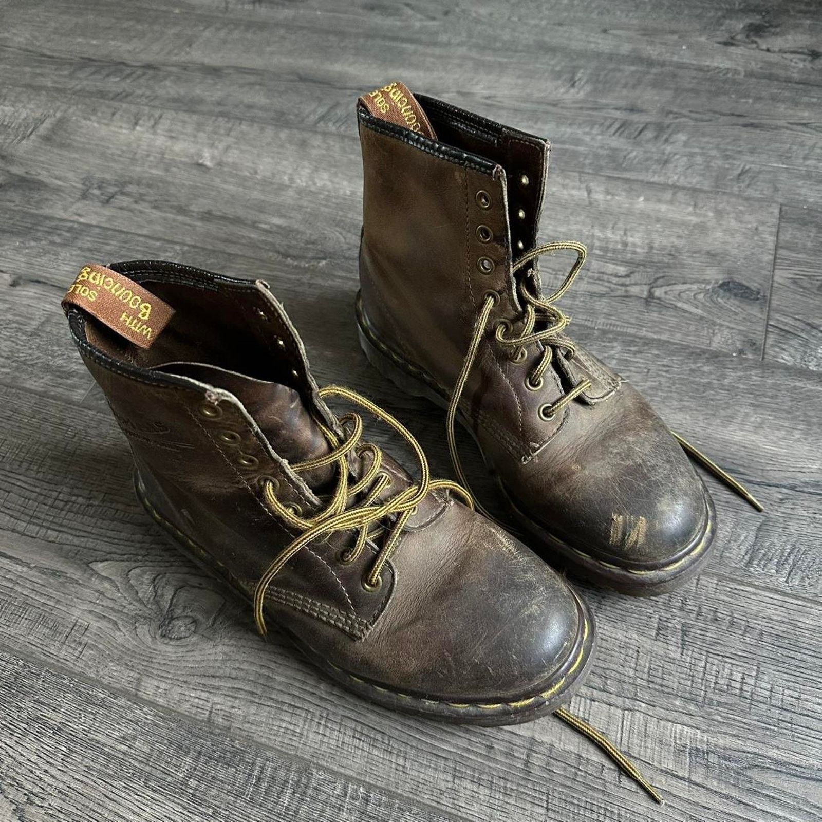 Dr. Martens × Vintage Vintage Dr Doc Martens Made In England Brown Leather Boots Size US 6 / EU 39 - 8 Thumbnail