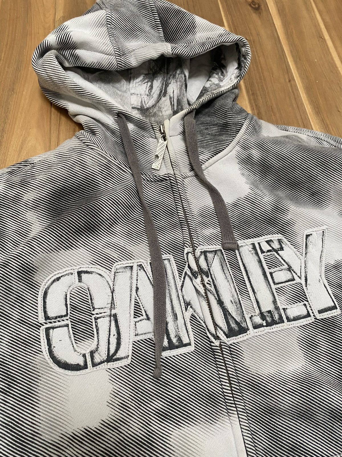Oakley Vintage Oakley Zip Hoodie Grey Tie Dye Size M Y2K 2009 Size US M / EU 48-50 / 2 - 2 Thumbnail