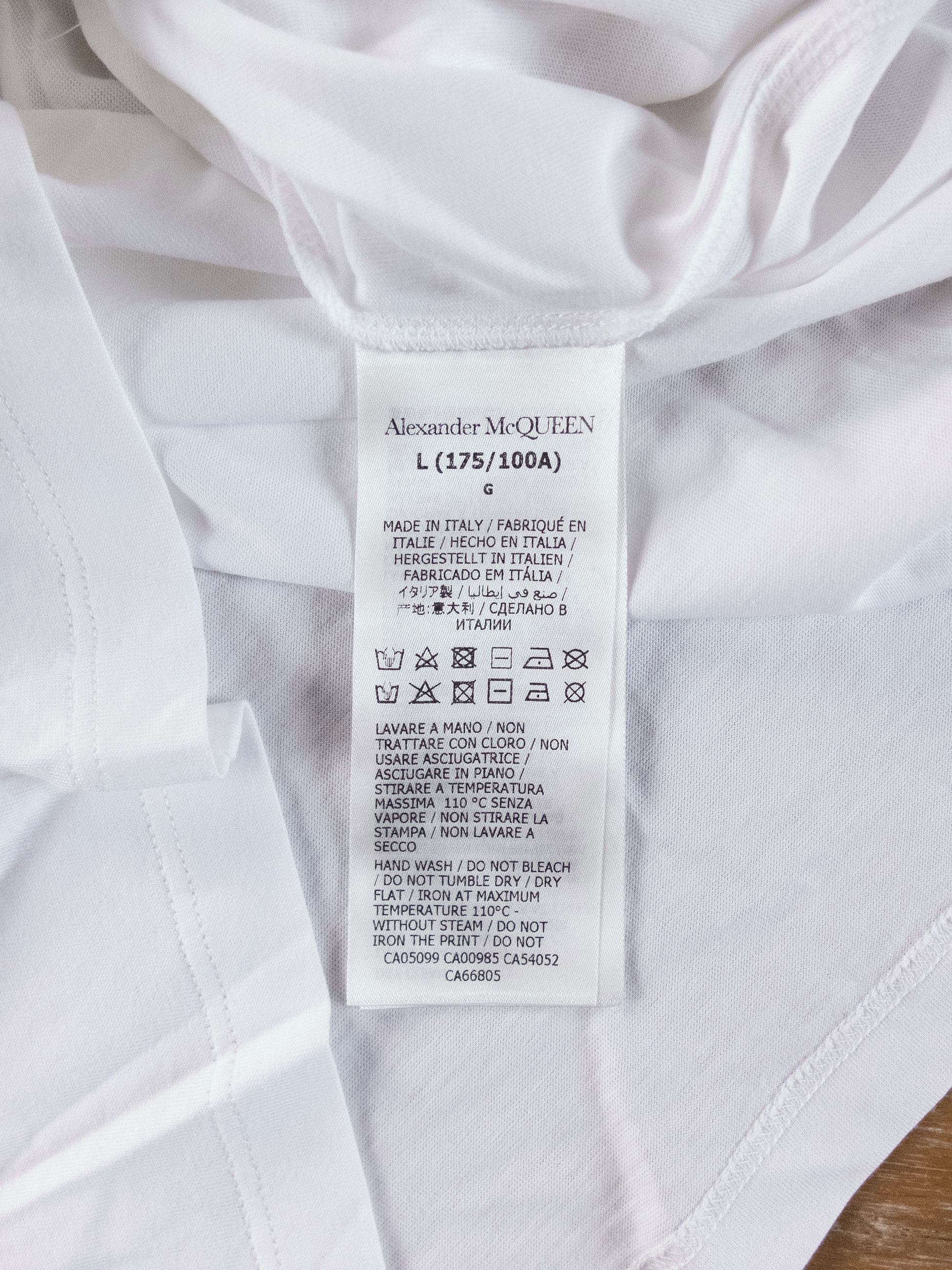 Alexander McQueen ALEXANDER MCQUEEN white Triple Iconic Logo t-shirt Large q Size US L / EU 52-54 / 3 - 7 Thumbnail