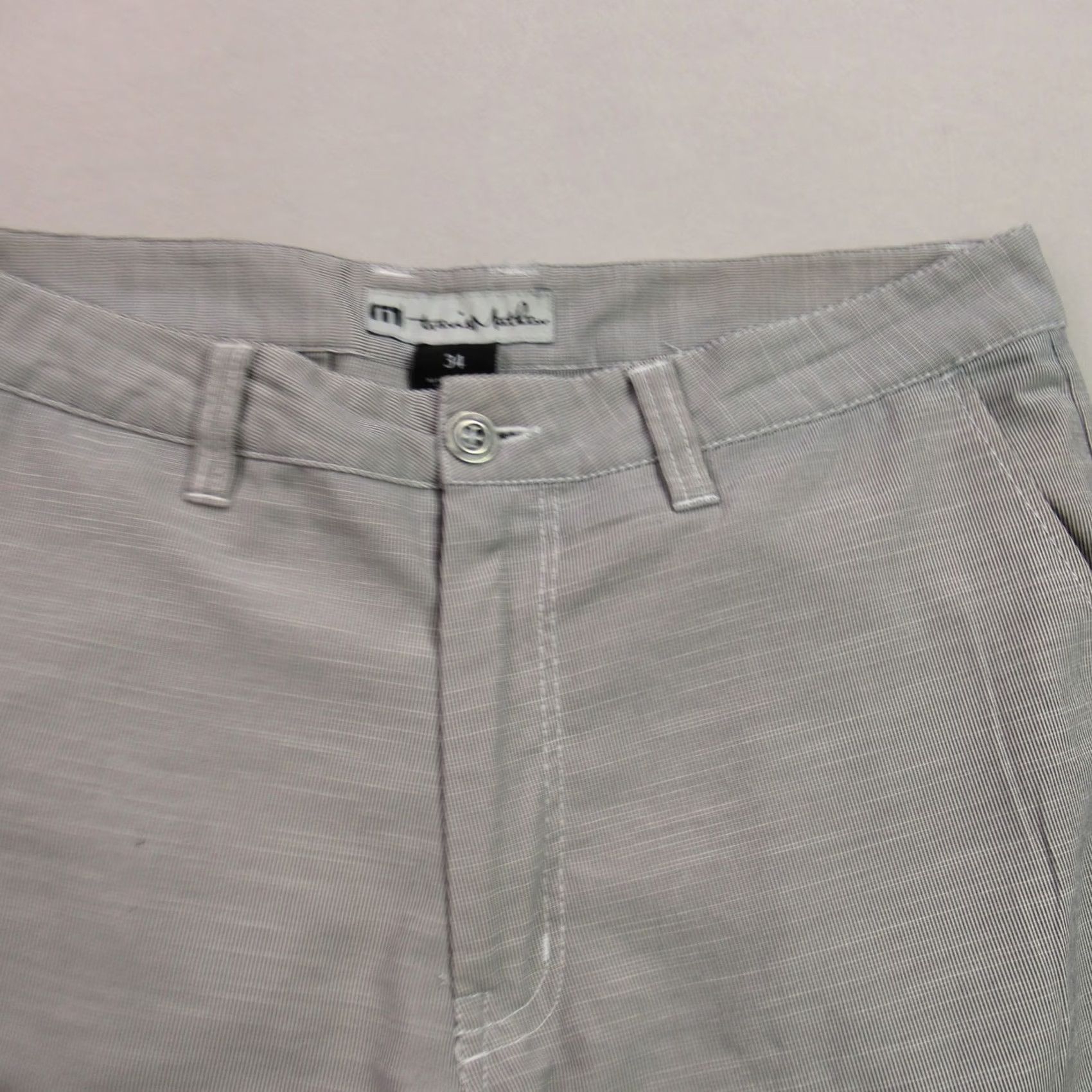 TravisMathew Travis Mathew Shorts Mens 34 Pockets Button Lightweight Gray Chino Casual Size US 34 / EU 50 - 2 Thumbnail