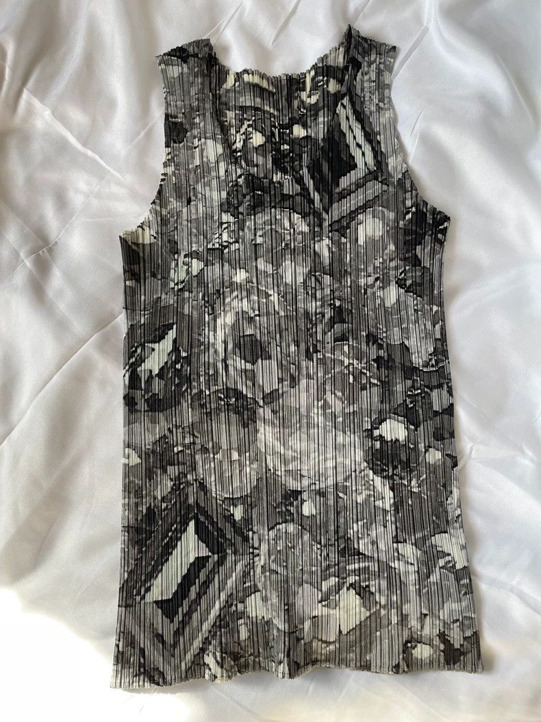Issey Miyake Issey Miyake Grey gemstone vest Size M / US 6-8 / IT 42-44 - 1 Thumbnail