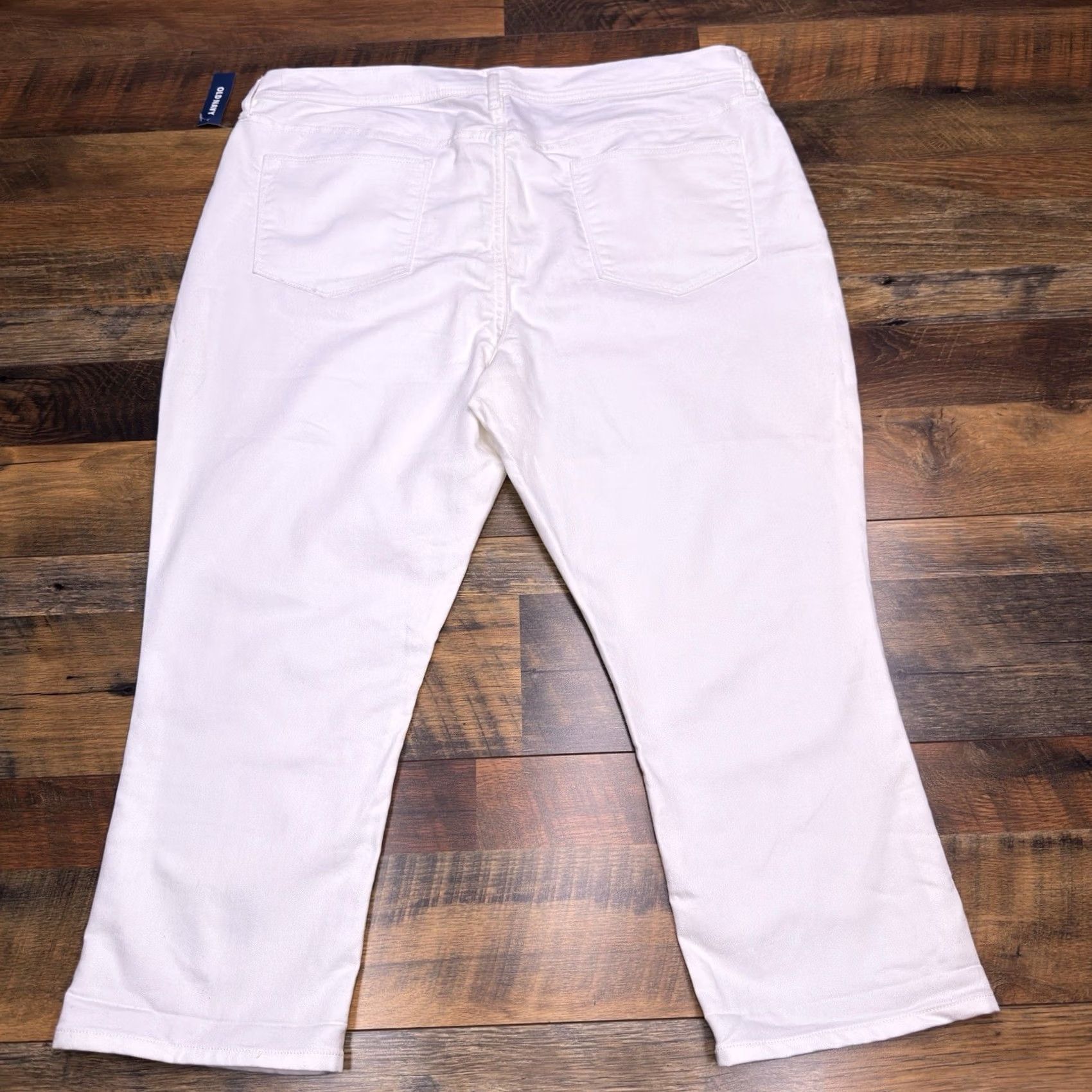 Old Navy Old Navy Sweetheart Jeans Womens 18 White Capri Stretch New Size 40" / US 18 - 2 Thumbnail