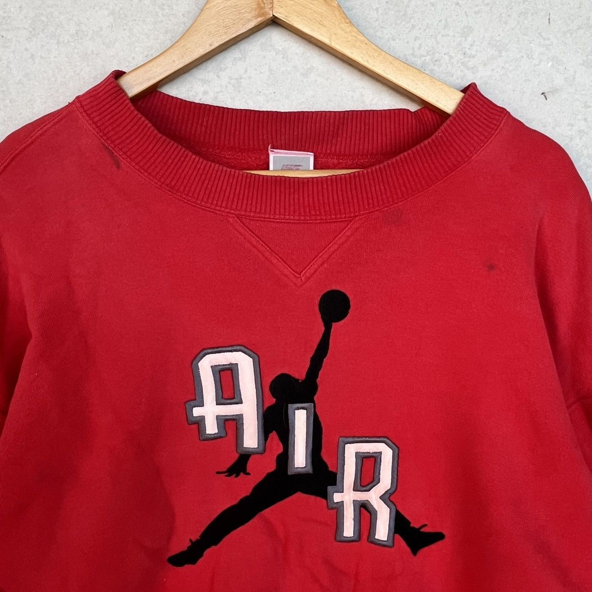 Other Vintage Jordan Nike Red Crewneck Sweatshirt Size M Size US M / EU 48-50 / 2 - 3 Thumbnail