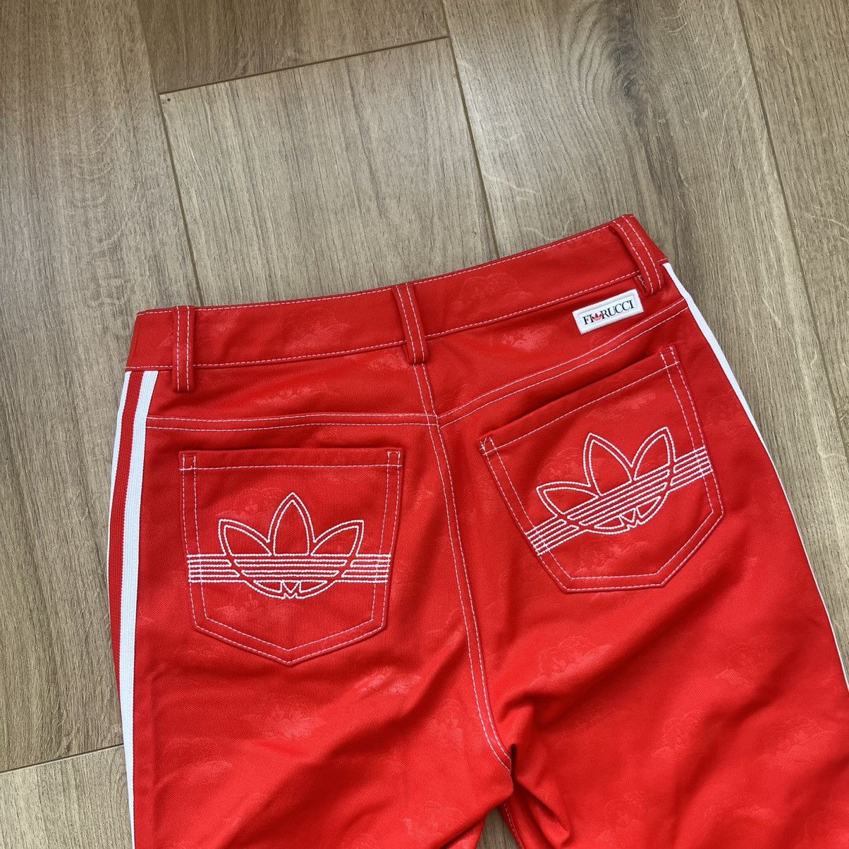 Adidas Adidas x Fiorucci Red Zip Ankle Angel Embossed Print Jogger Size 28" / US 6 / IT 42 - 6 Thumbnail