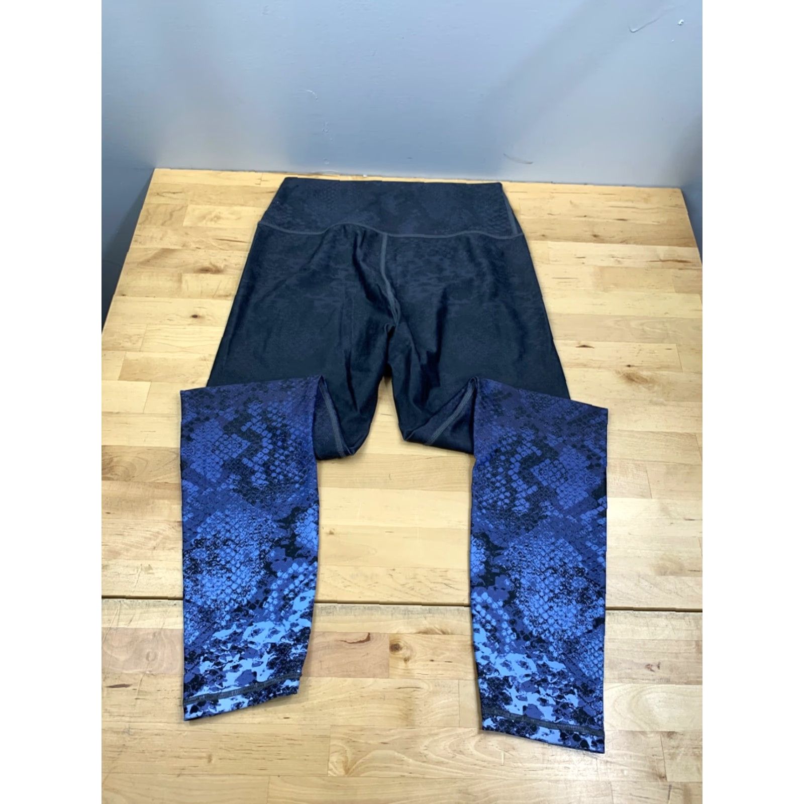 Vintage VINTAGE Carbon 38 Legging Womens L Snake Skin High Waist 27" Inseam Casual Black Ankle Pattern Animal Print Womens L Snake Skin High Rise 27" Inseam Size 36" / US 14 / IT 50 - 4 Thumbnail