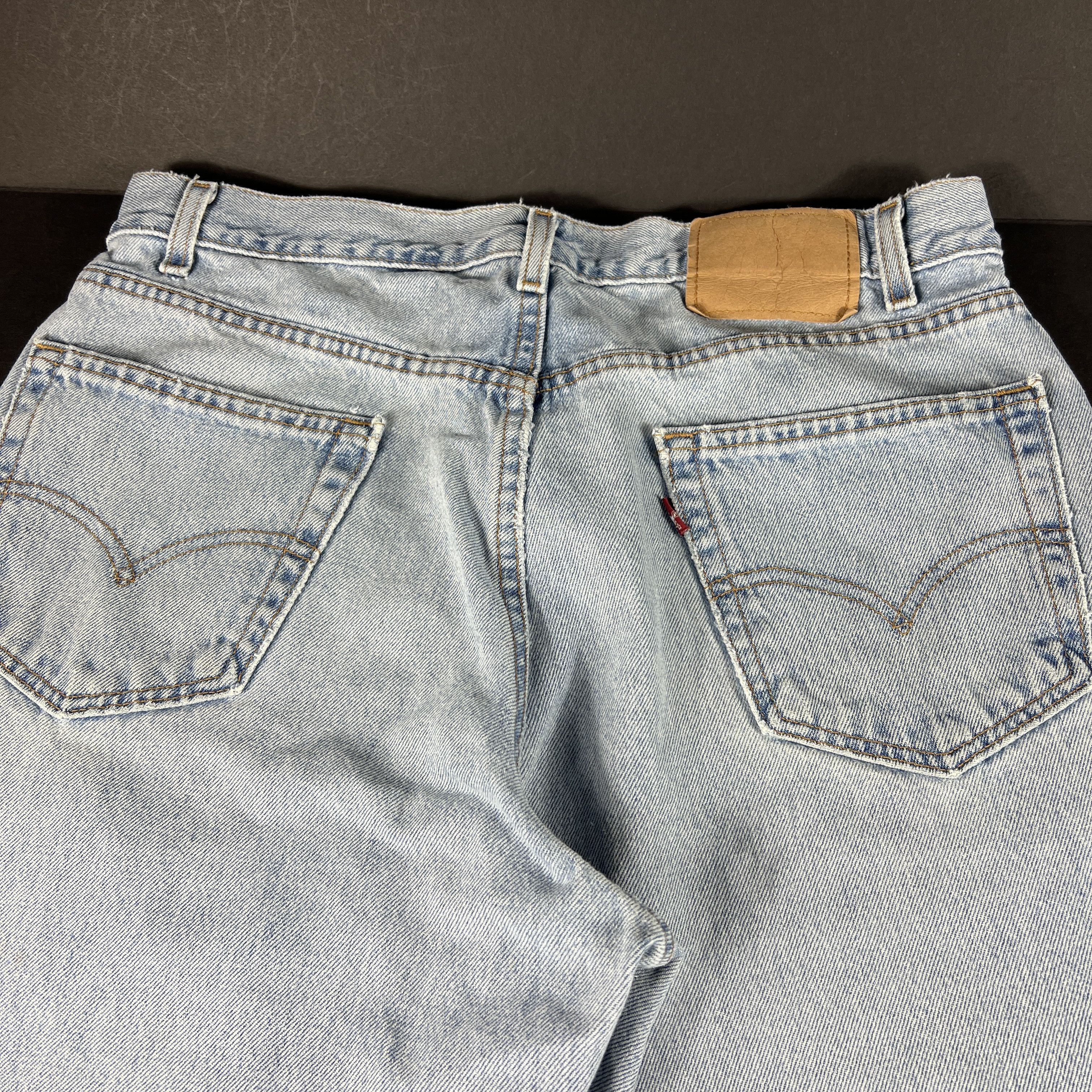 Levi's × Vintage Y2K Levi's Jeans 550 Relaxed Light Blue Faded Cotton Denim Size US 35 - 13 Thumbnail