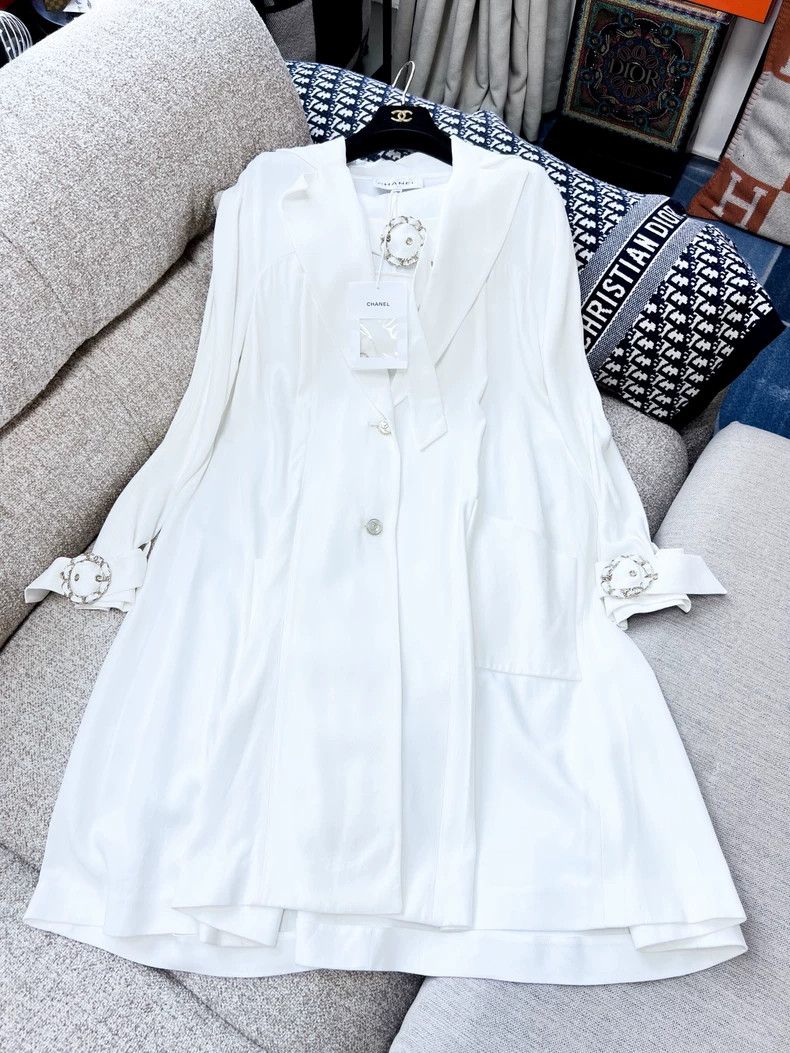 Chanel Chanel Roof series white leather chain strap long windbrea Size XS / US 0-2 / IT 36-38 - 2 Thumbnail
