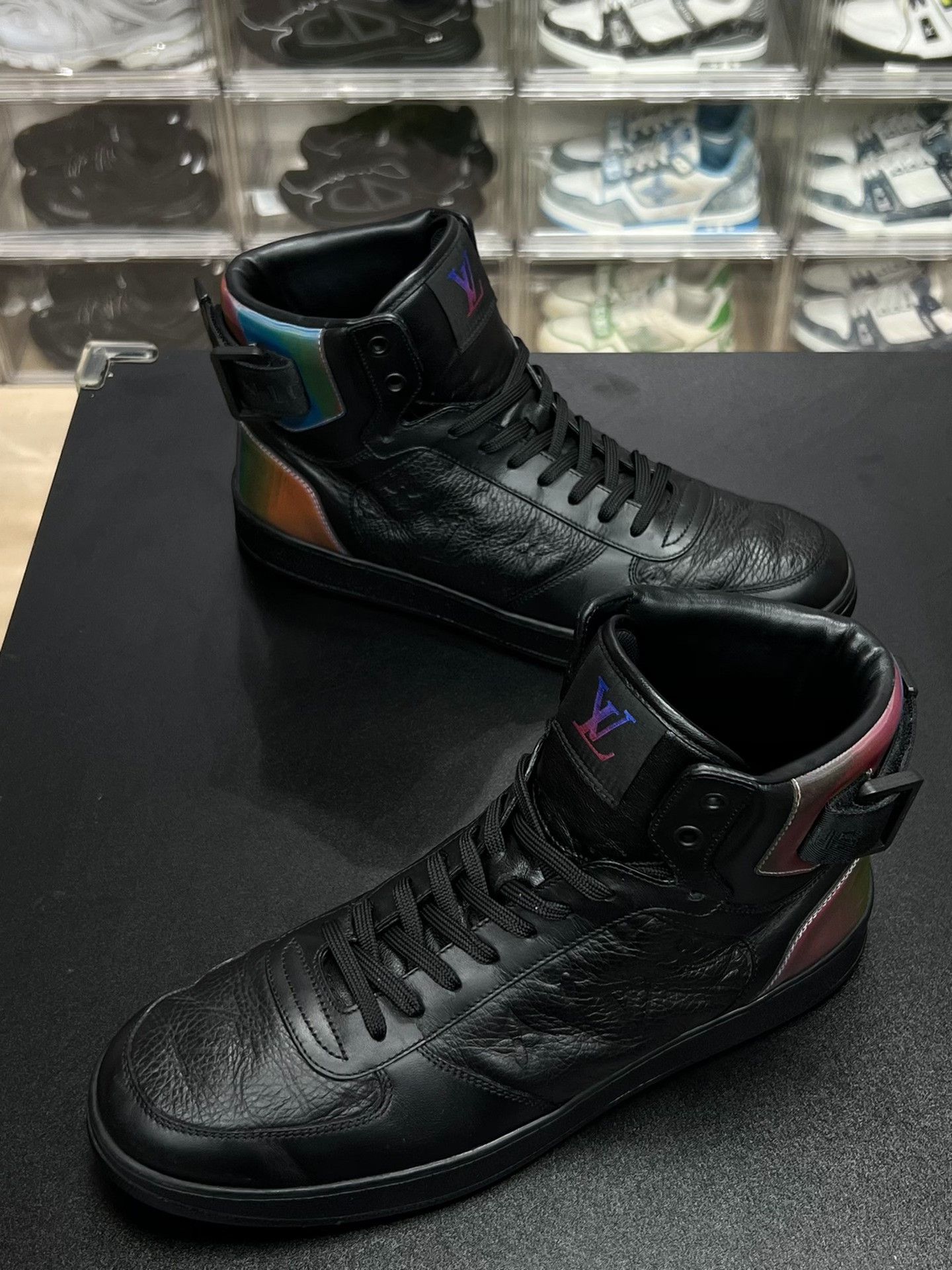 Louis Vuitton Louis Vuitton Black Lowtop Sneakers 9 Men Size US 9 / EU 42 - 1 Thumbnail