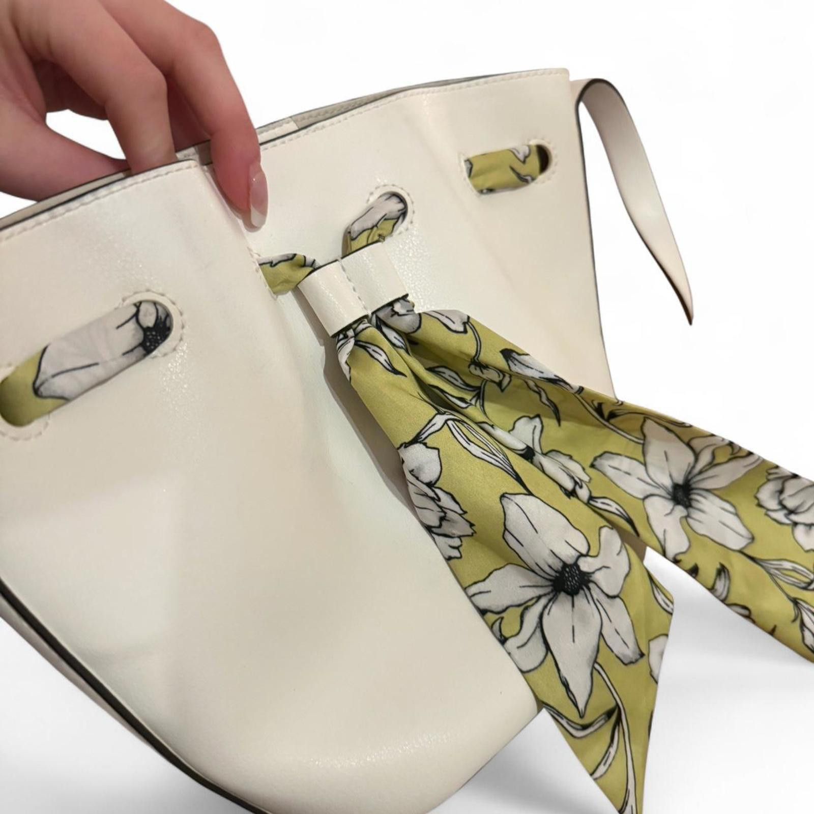 Other Minimal white bucket bag with removable floral scarf detail Size ONE SIZE - 4 Thumbnail