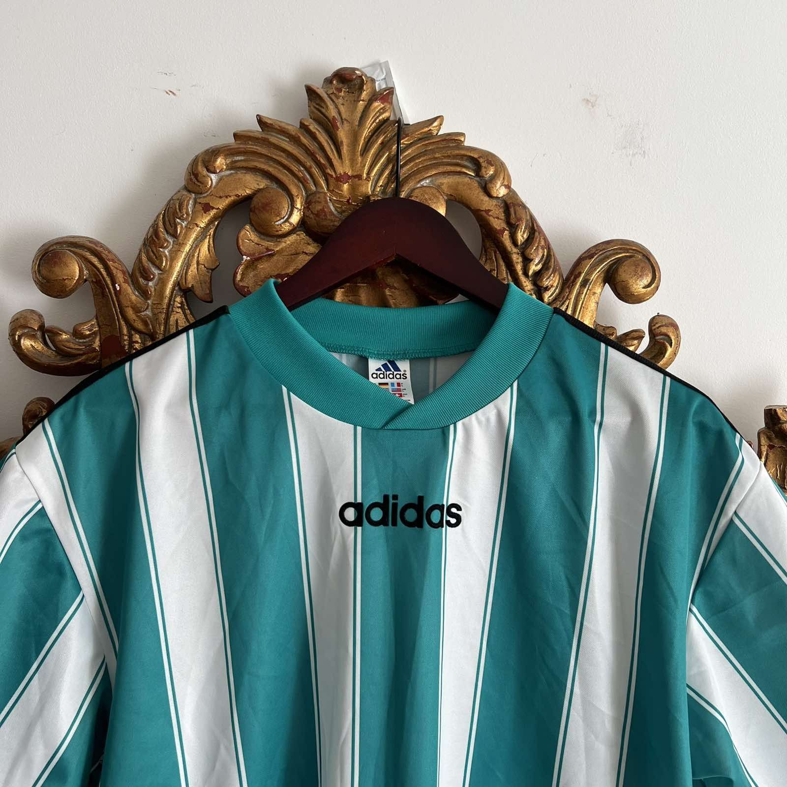 Adidas × Vintage Vintage Adidas Spellout White Graphic Soccer Jersey Sz L Size US L / EU 52-54 / 3 - 3 Thumbnail