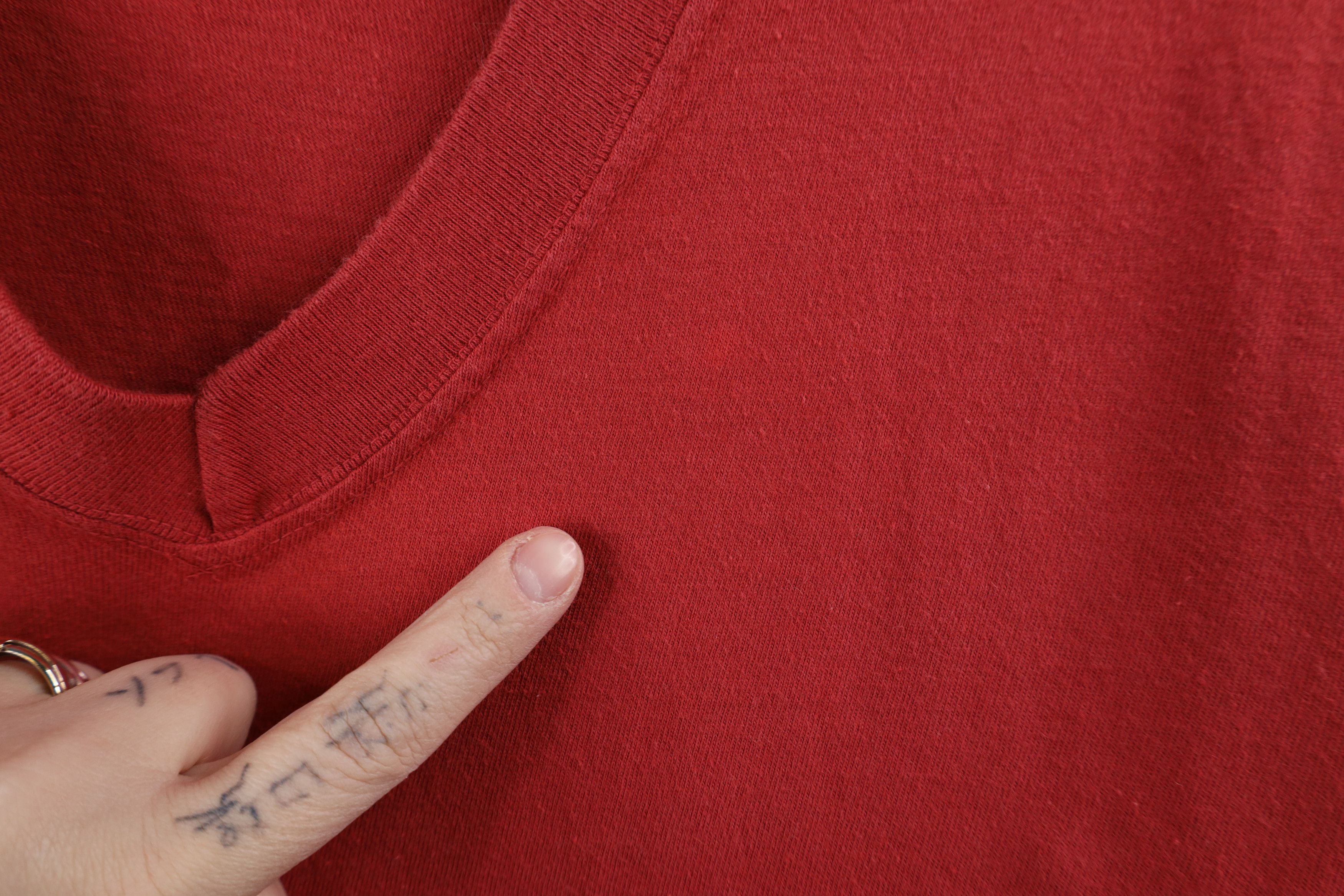 Gap × Vintage Vintage 90s Gap Short Sleeve V-Neck T-Shirt Red Cotton USA Size US M / EU 48-50 / 2 - 5 Thumbnail