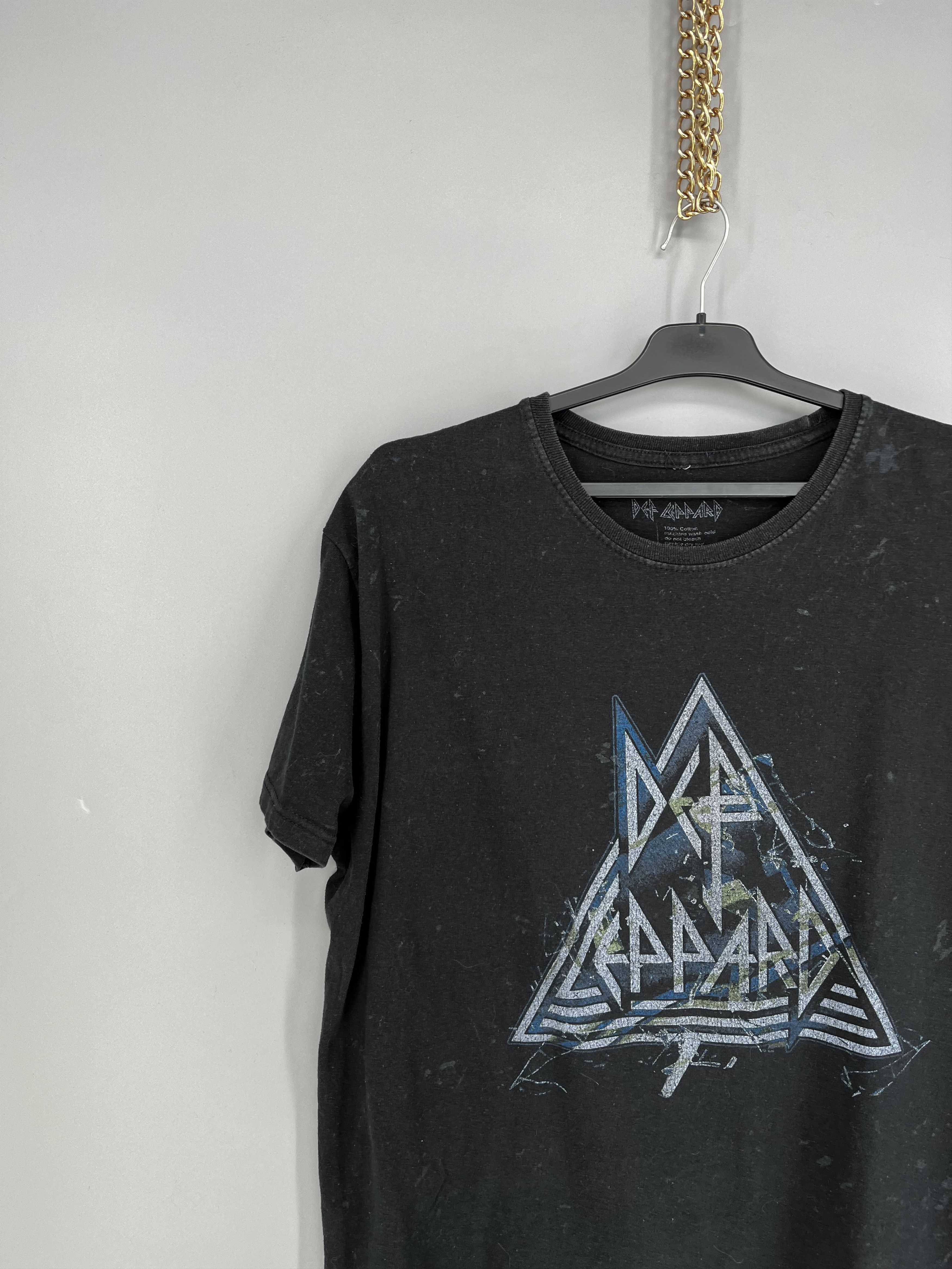 Band Tees Vintage Y2K Def Leppard Band Tee Size L Size US L / EU 52-54 / 3 - 4 Thumbnail