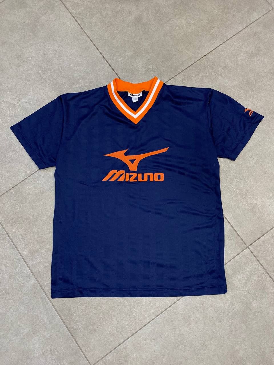 Mizuno Vintage Mizuno 90s Big Logo V-Neck Jersey T-Shirt Size US M / EU 48-50 / 2 - 1 Thumbnail
