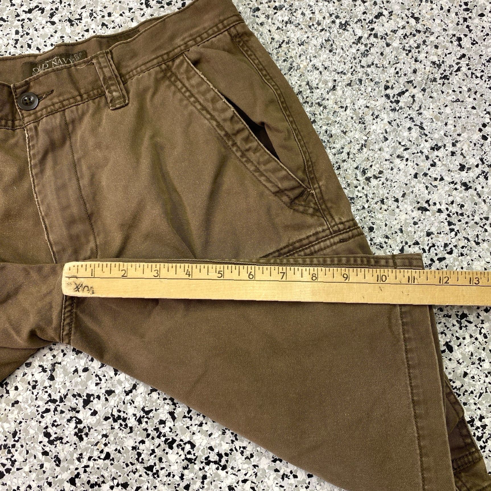 Old Navy VINTAGE Old Navy Cargo Shorts Mens 29 Brown Cotton 11" Inseam Outdoor Hiking Y2K Beach Utility Size US 29 - 3 Thumbnail