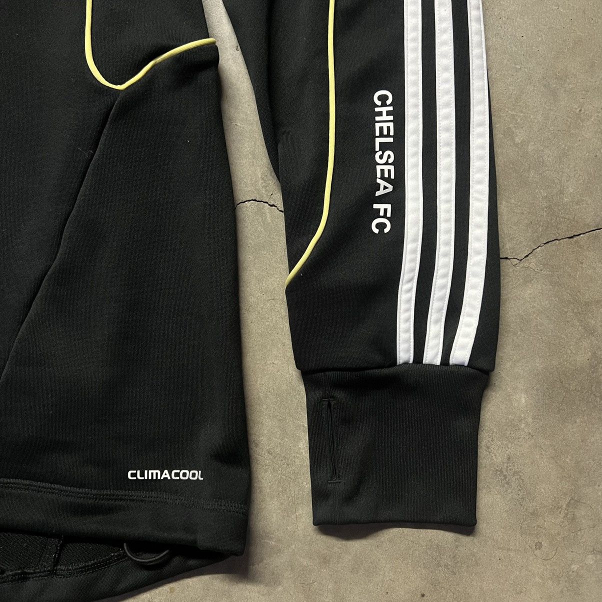 Adidas × Chelsea Soccer Vintage 2009/10 Chelsea F.C. Goalie Adidas Soccer Jersey Size US L / EU 52-54 / 3 - 4 Thumbnail