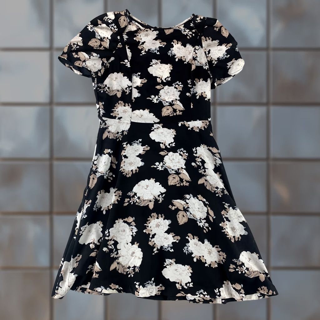 BB Dakota BB Dakota Dress Womens Size 4 Floral Black Short Sleeve Sheer Size 27" / US 4 / IT 40 - 1 Thumbnail