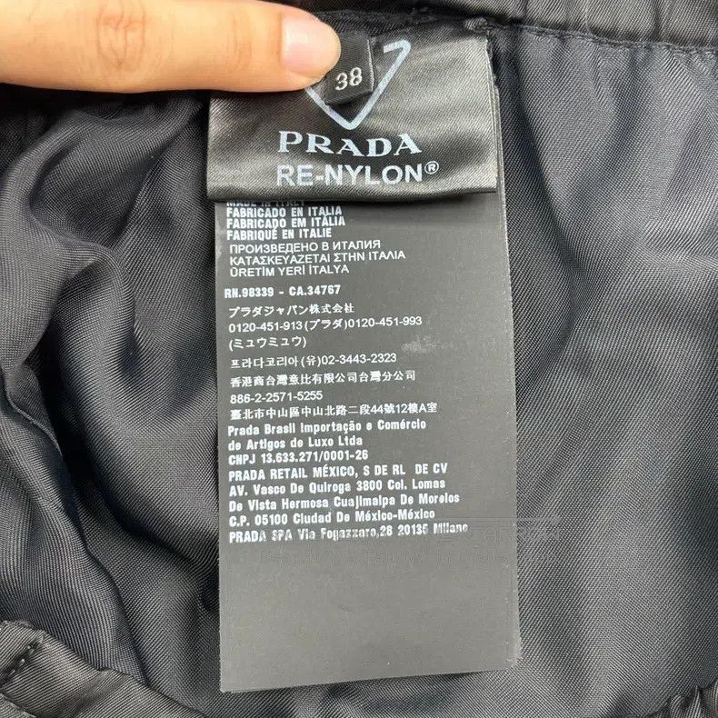 Prada Prada Black metal triangle logo nylon skirt Size 25" / US 0 / IT 36 - 6 Thumbnail