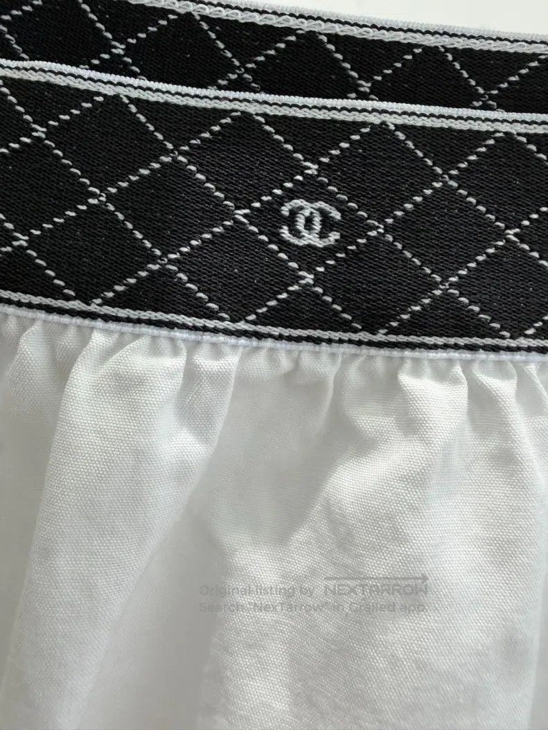 Chanel Chanel Elastic waist white shorts Size 42" / US 20 - 3 Thumbnail