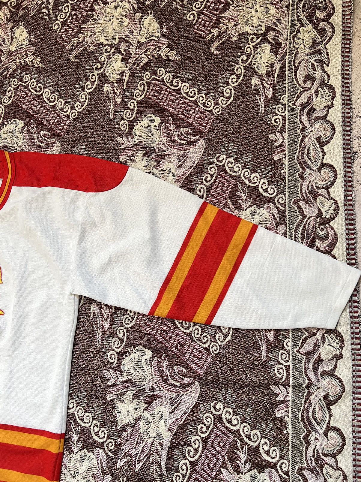 Ccm × NHL × Vintage Vintage Calgary Flames Hockey Jersey Size US M / EU 48-50 / 2 - 7 Thumbnail
