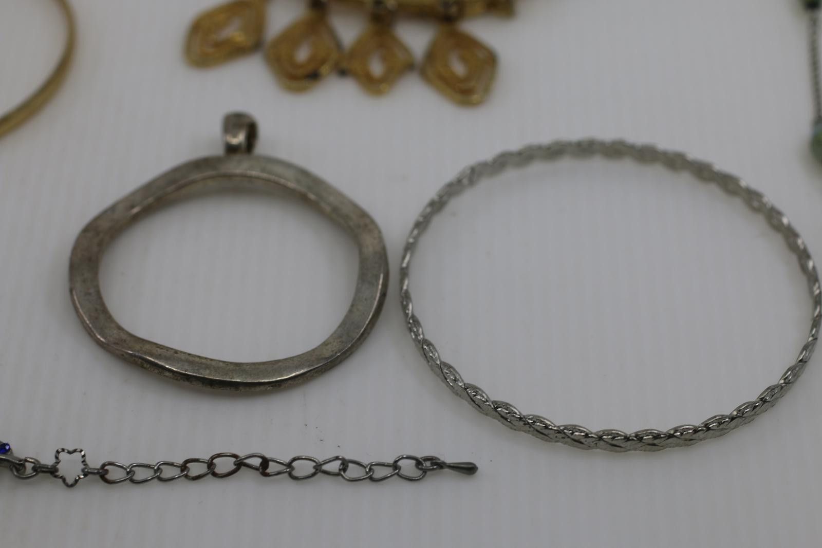 The Unbranded Brand Vintage Jewelry Lot Bracelets, Pendants & Necklace Mixed Size ONE SIZE - 10 Thumbnail