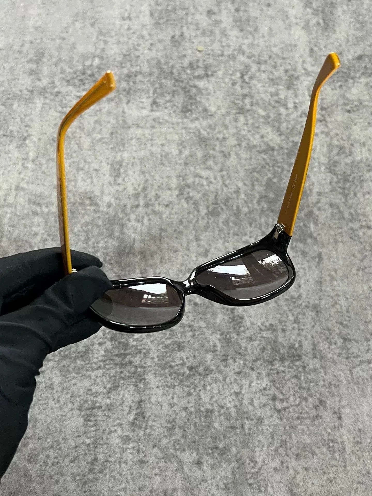 Fendi Fendi All-Over Print Sunglasses. Size ONE SIZE - 4 Thumbnail