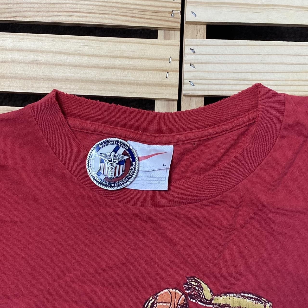 Nike Vintage Nike Red Thrashed Basketball Tee Size Large Size US L / EU 52-54 / 3 - 5 Thumbnail
