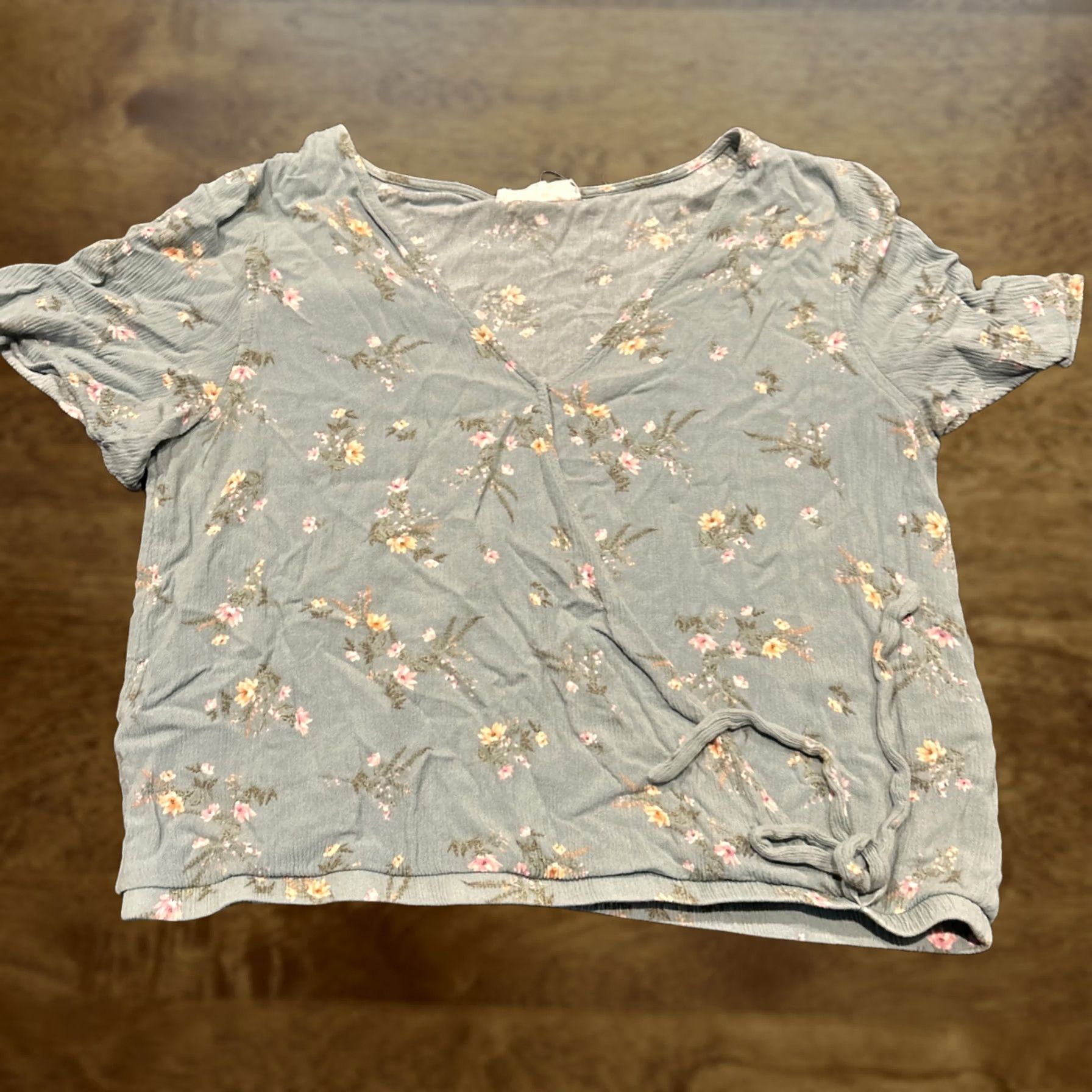 Vintage Pink Rose Floral Cropped Top L Short Sleeve V-Neck Pullover Lightweight Ruffle Polyester Blouse Casual Sleeve Flower A43 Womens Size L / US 10 / IT 46 - 1 Thumbnail