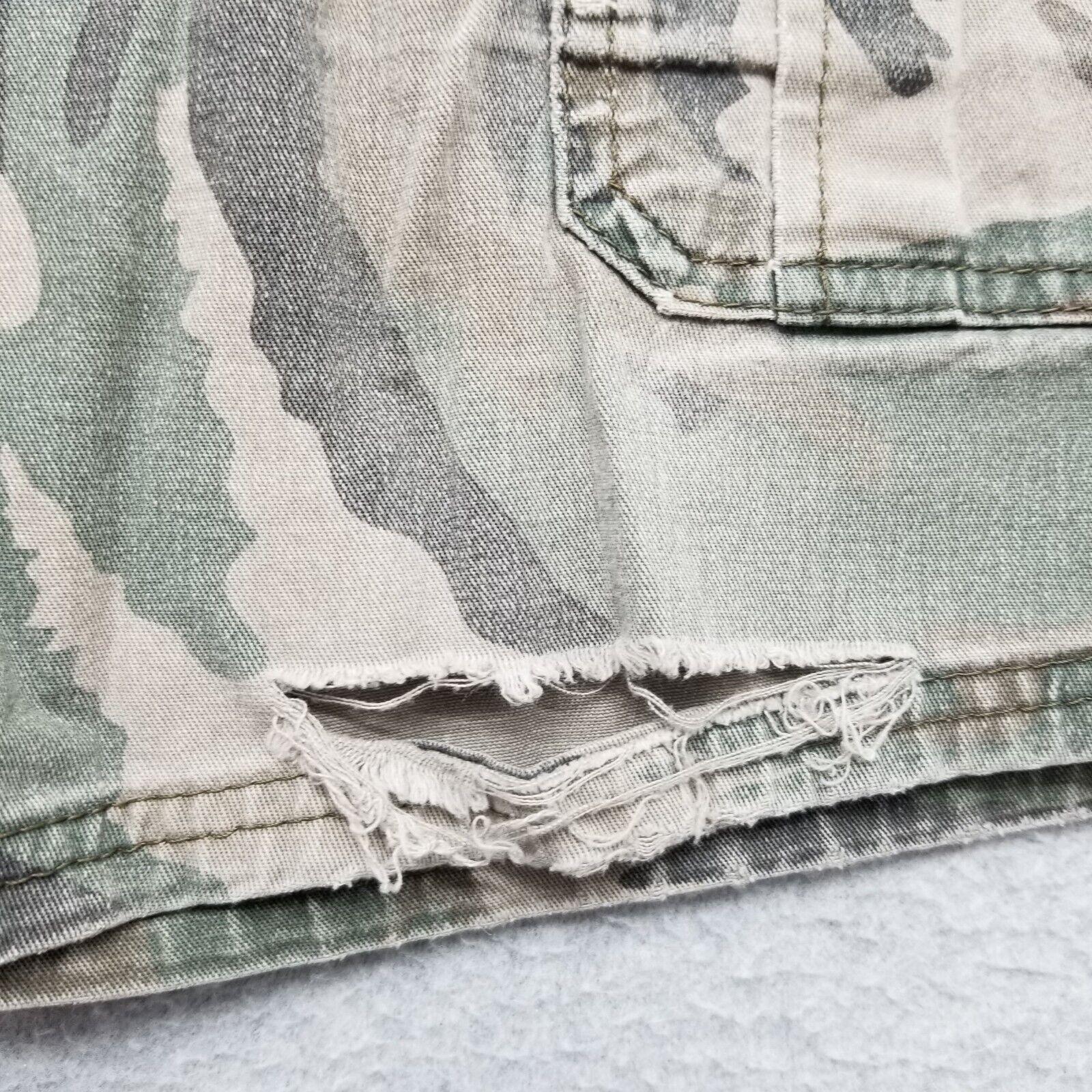 Wrangler Wrangler Cargo Shorts Mens 38 Camouflage Casual Distressed Size US 38 / EU 54 - 4 Thumbnail