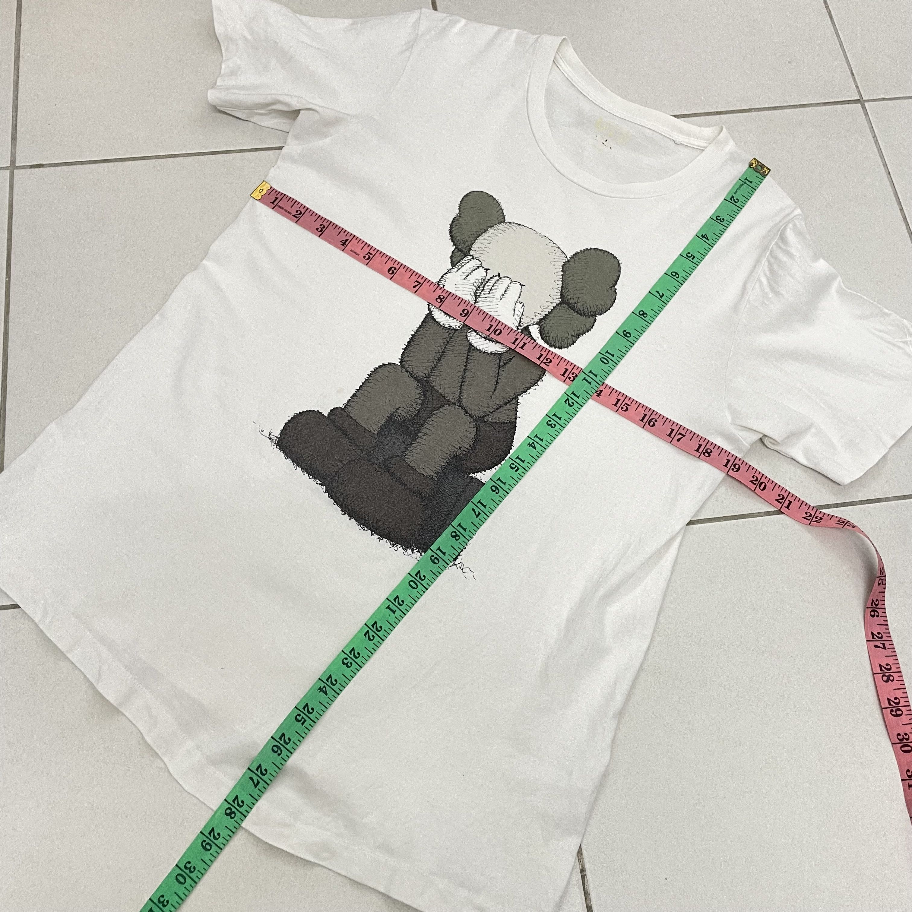 Kaws ⭐️SALE⭐️ [M] UNIQLO X KAWS LIMITED EDITION TSHIRT Size US M / EU 48-50 / 2 - 3 Thumbnail