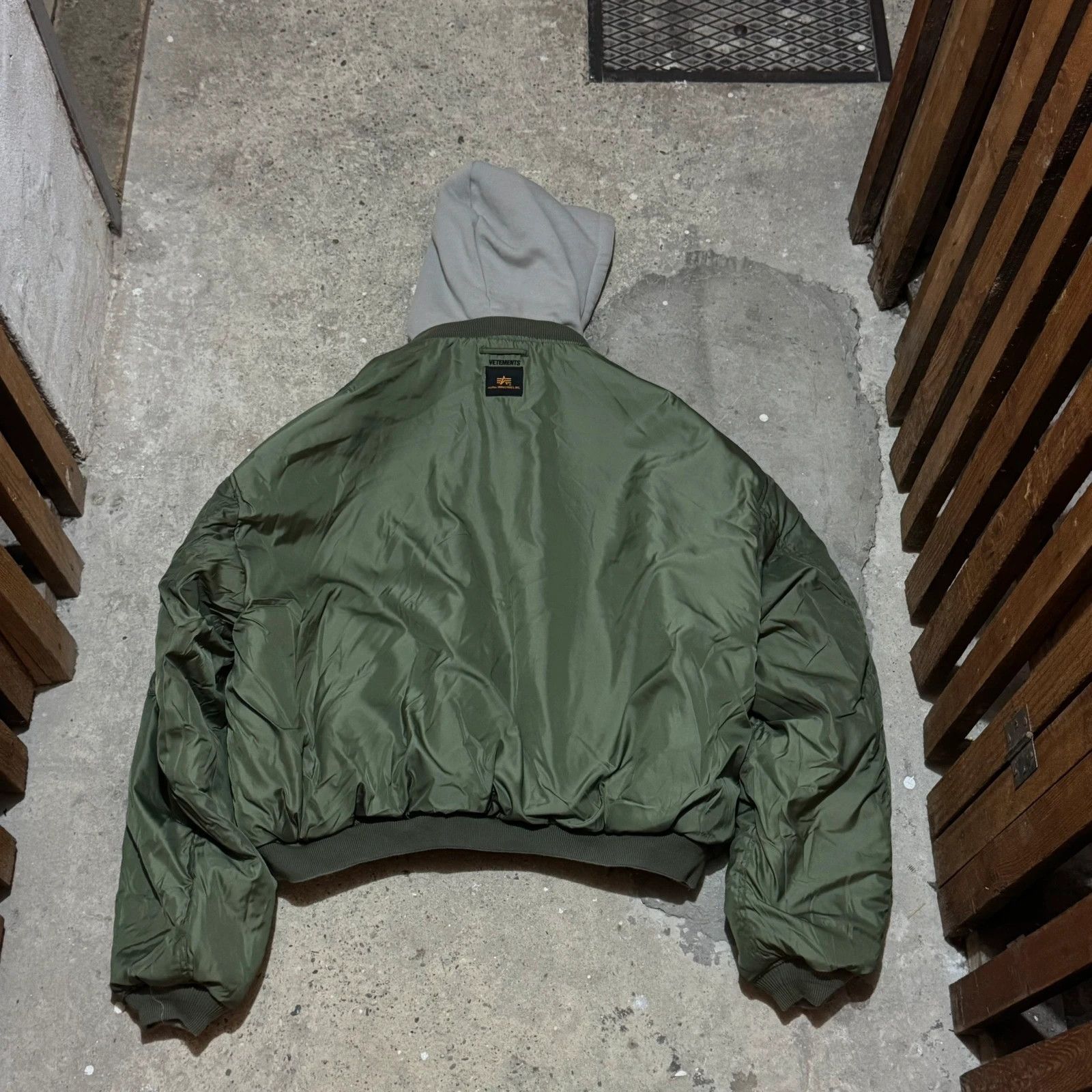 Alpha Industries × Vetements A/W 18 Vetements Alpha industries reversible oversizedbomber Size US XS / EU 42 / 0 - 10 Thumbnail