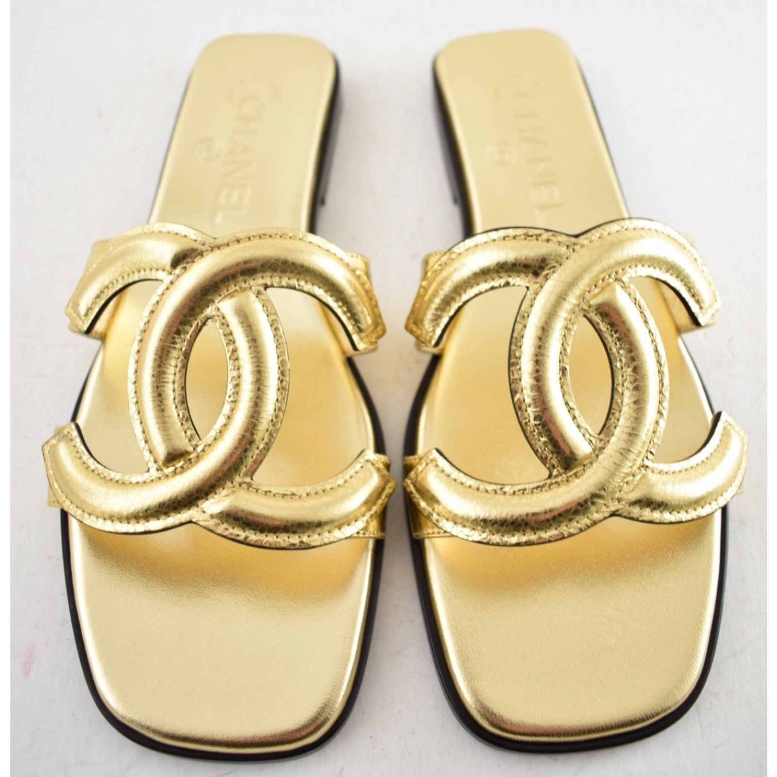 Chanel Chanel Golden Cracked Leather XL CC Mules Sandals 37 Size US 6 / IT 36 - 14 Thumbnail